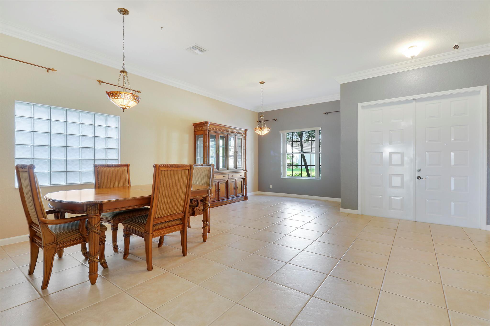 182 Kensington Way