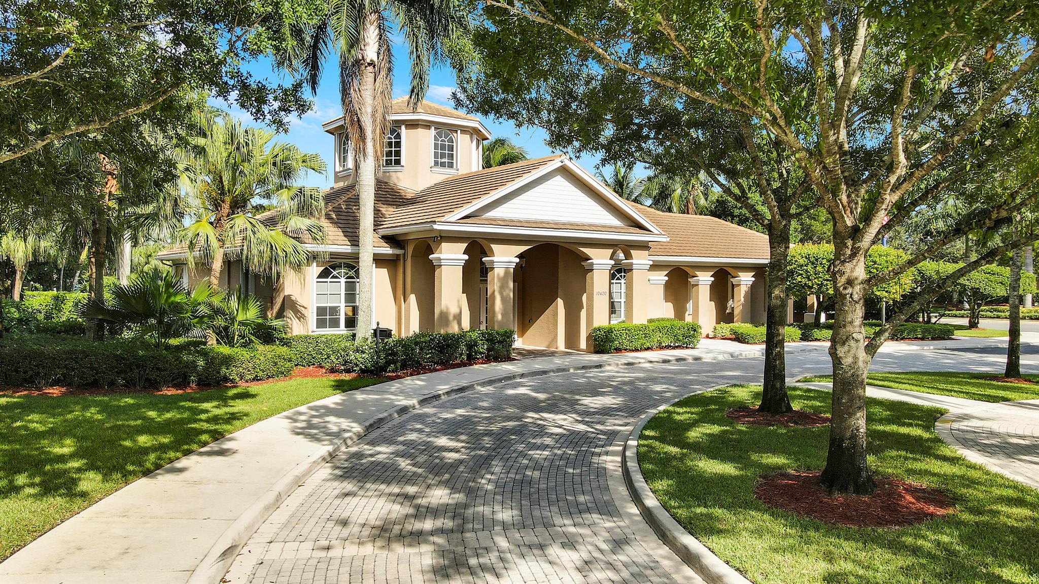 182 Kensington Way