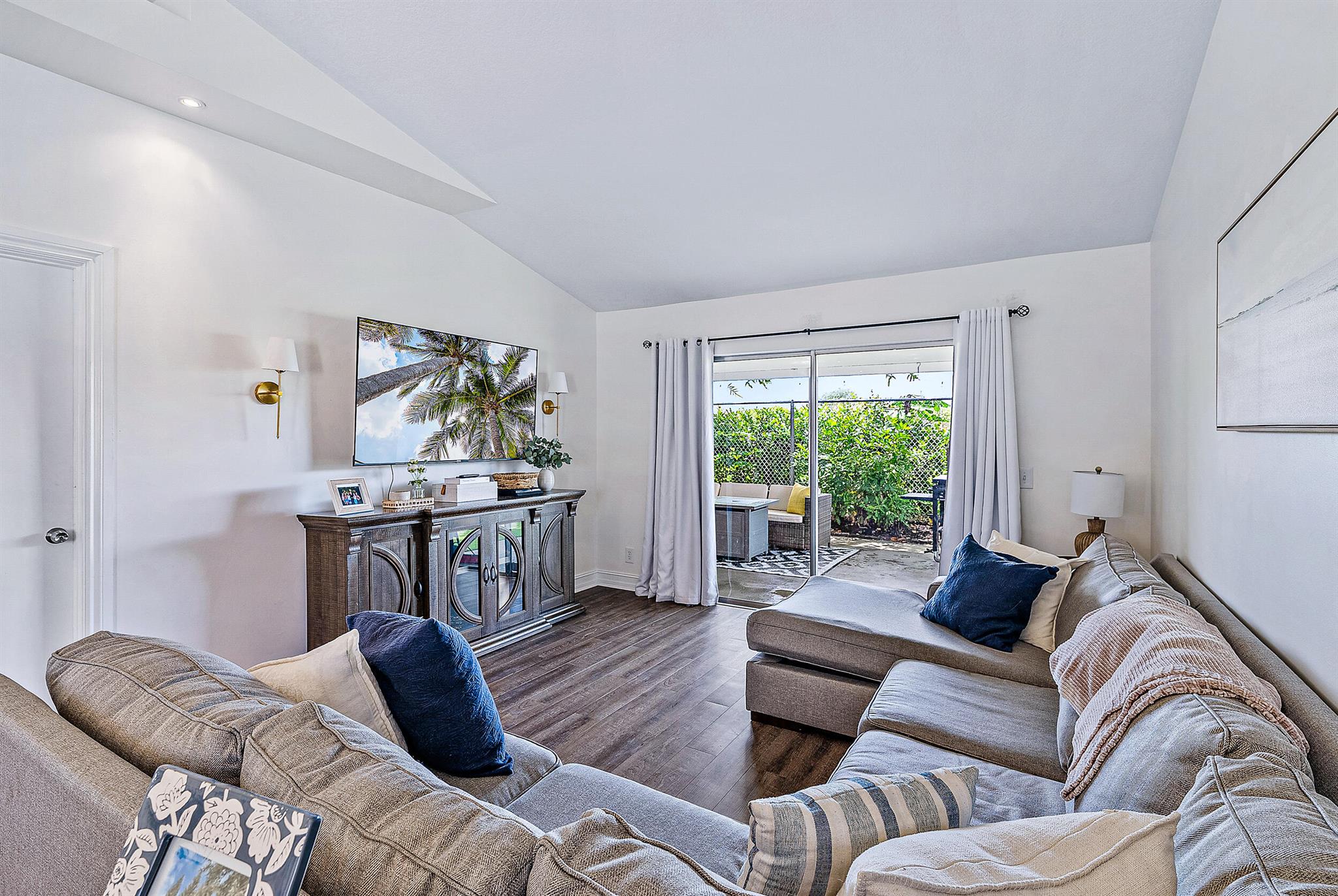 1526 Royal Forest Court
