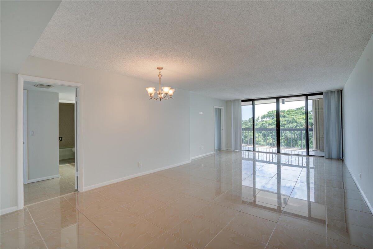 2425 Presidential Way 504