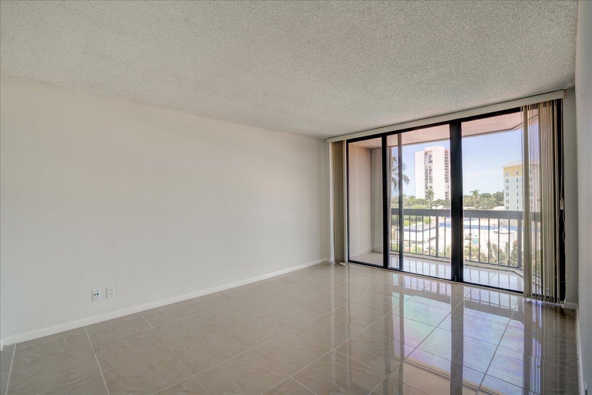 2425 Presidential Way 504