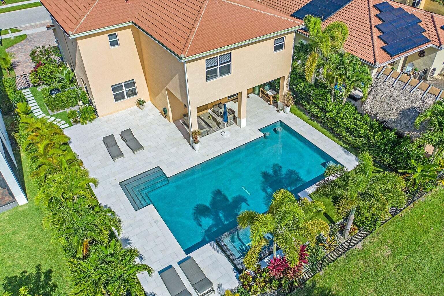 160 Rudder Cay Way