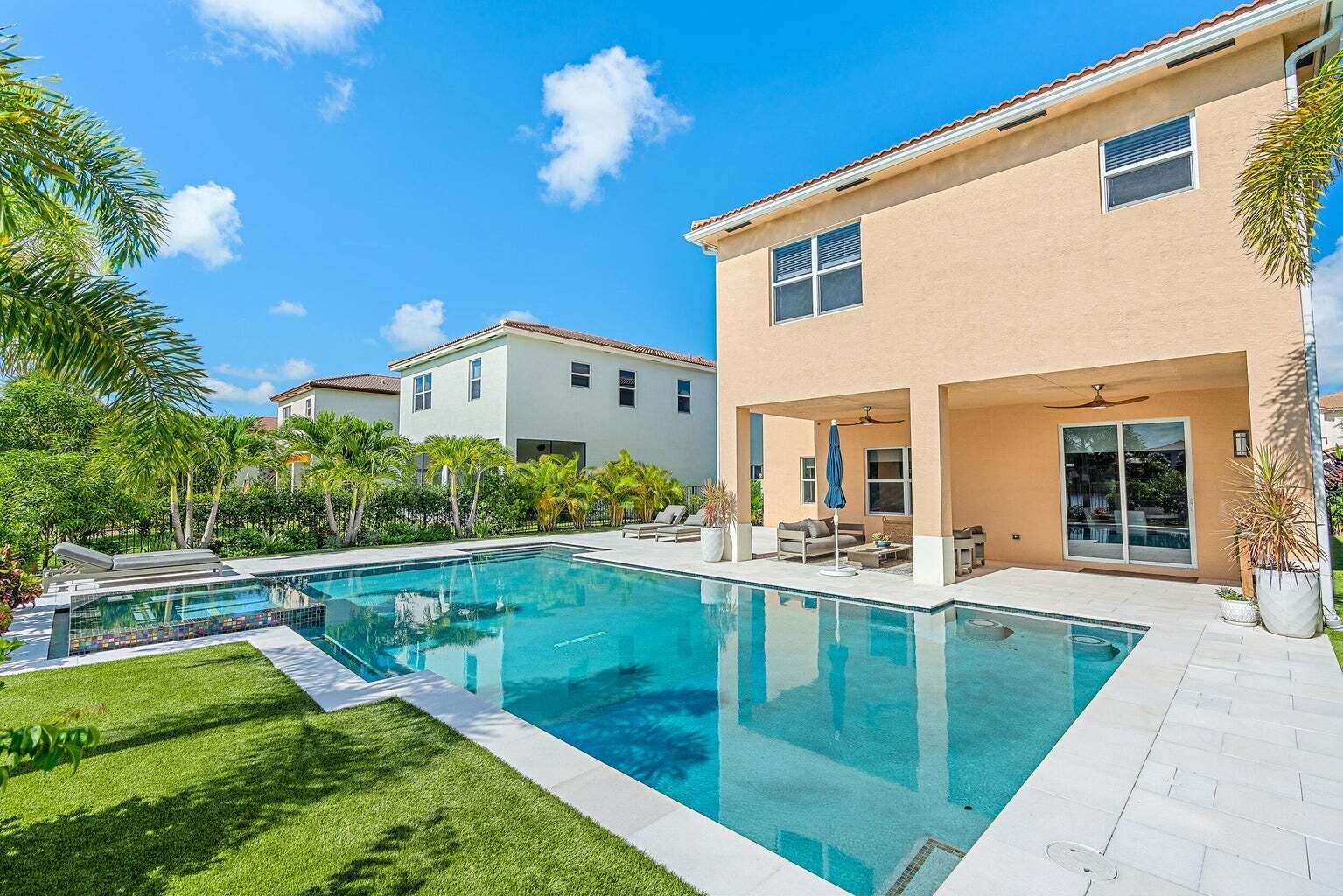 160 Rudder Cay Way