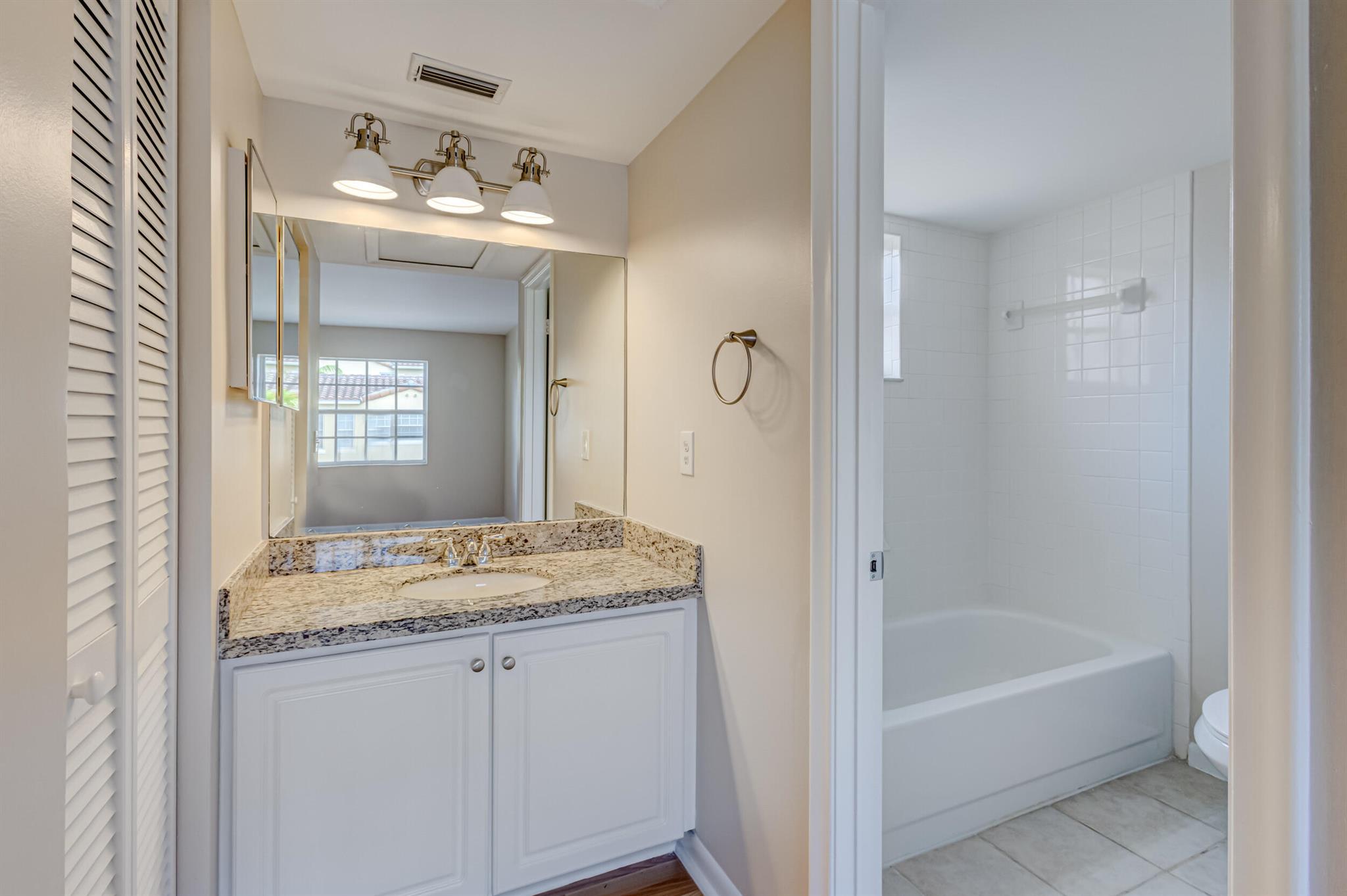 1140 Lake Shore Drive 105