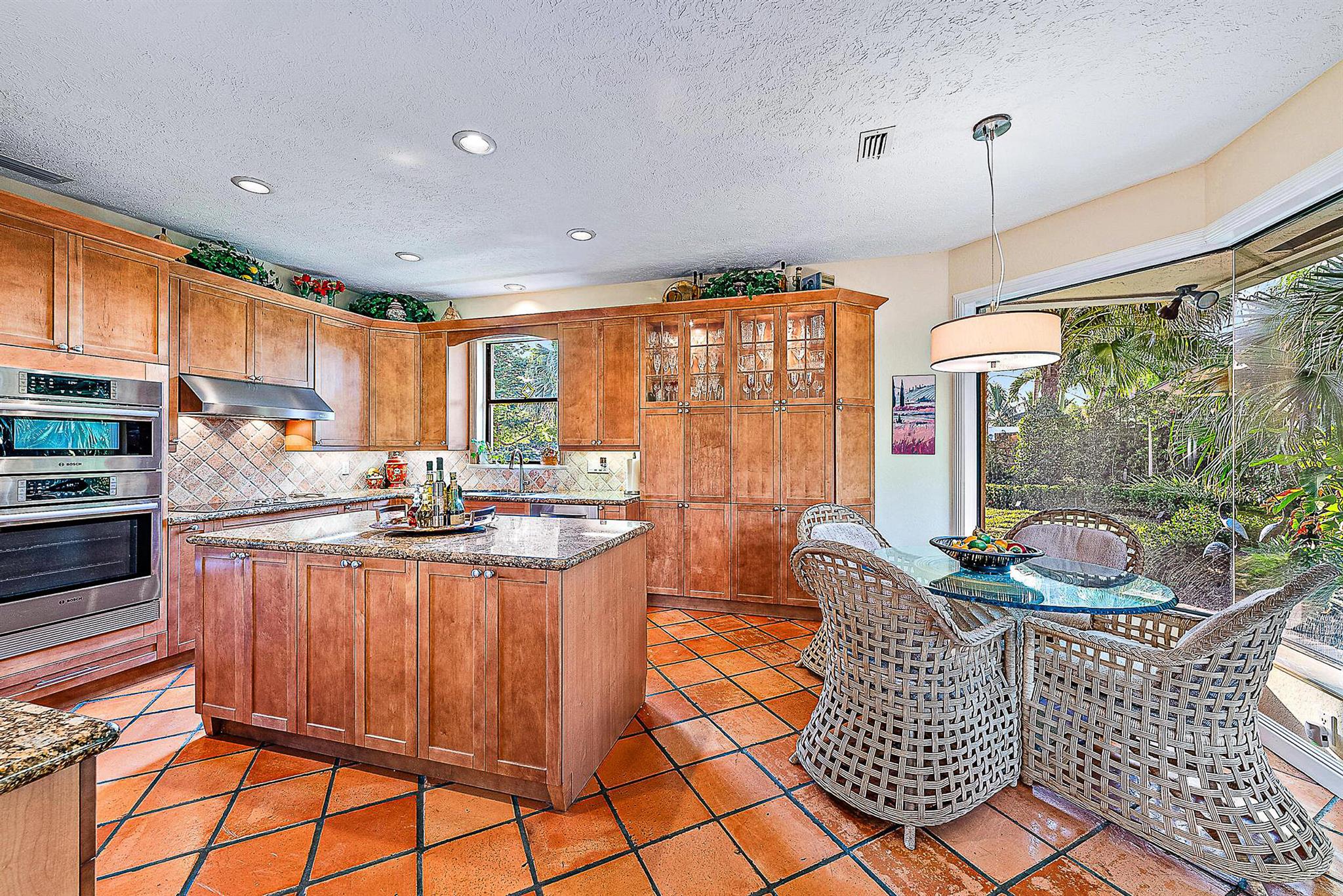511 SW Bay Pointe Circle