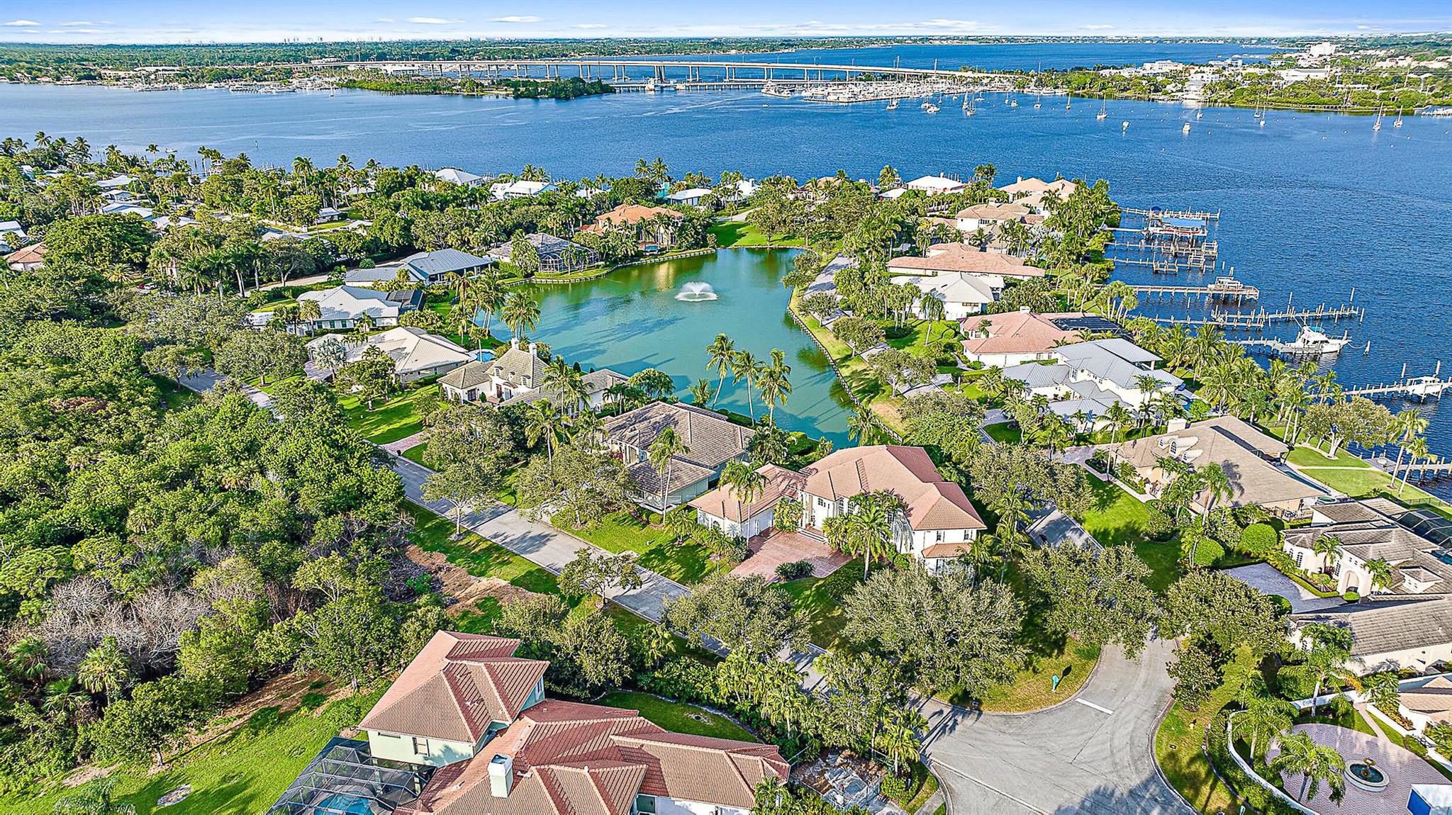 511 SW Bay Pointe Circle