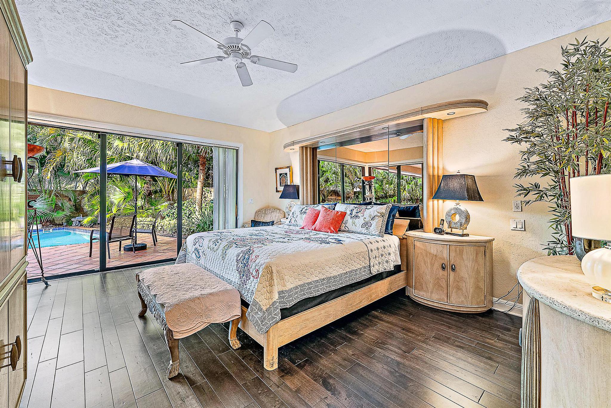 511 SW Bay Pointe Circle