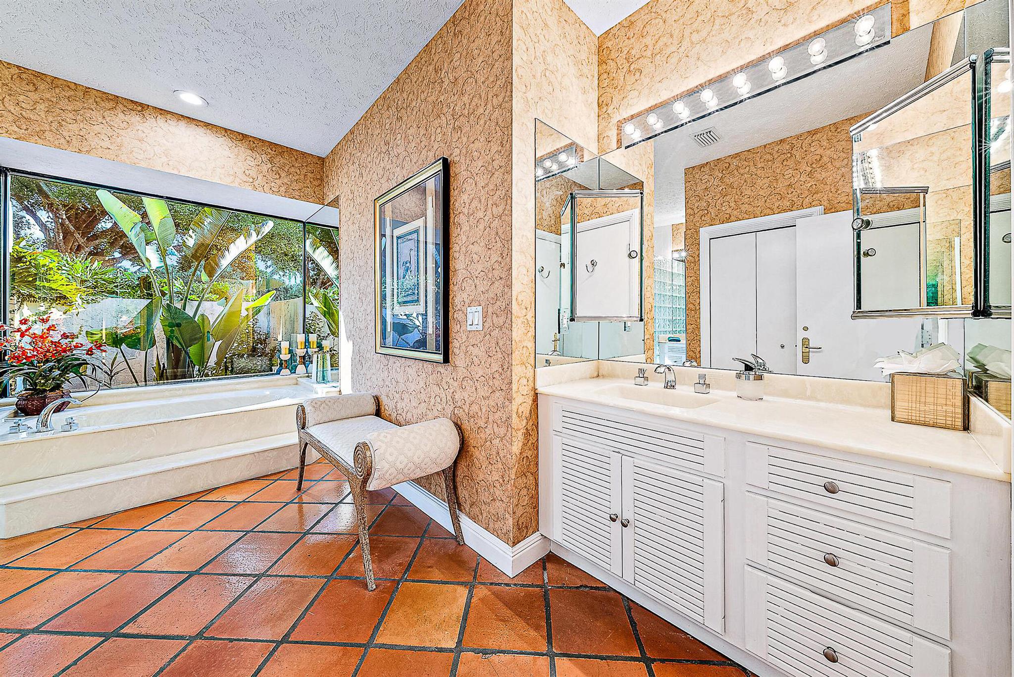 511 SW Bay Pointe Circle
