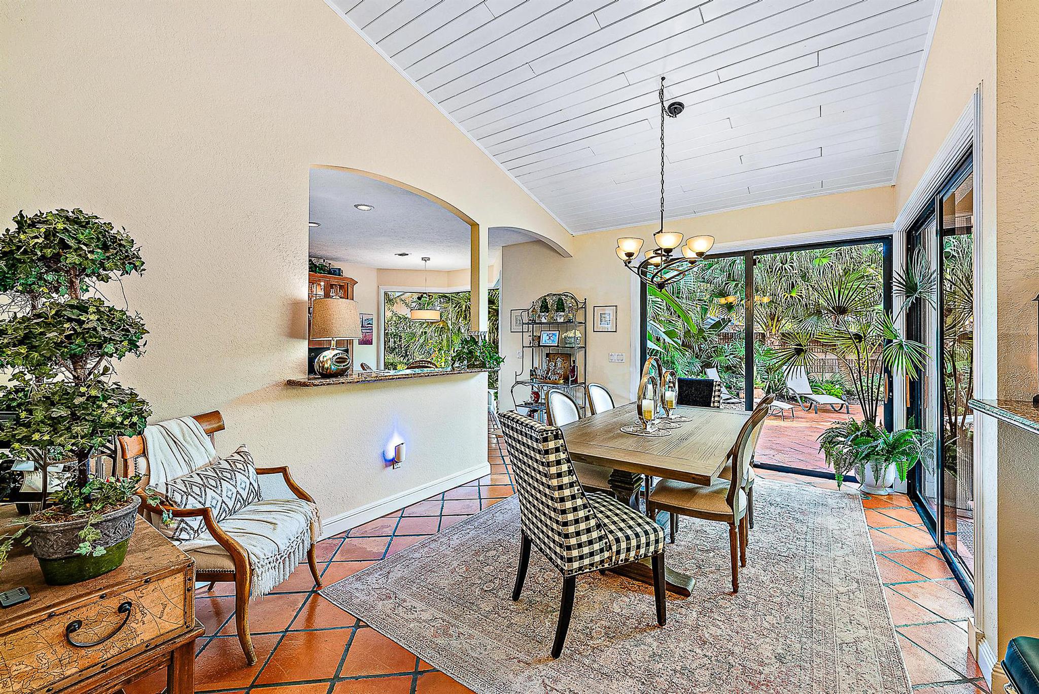 511 SW Bay Pointe Circle