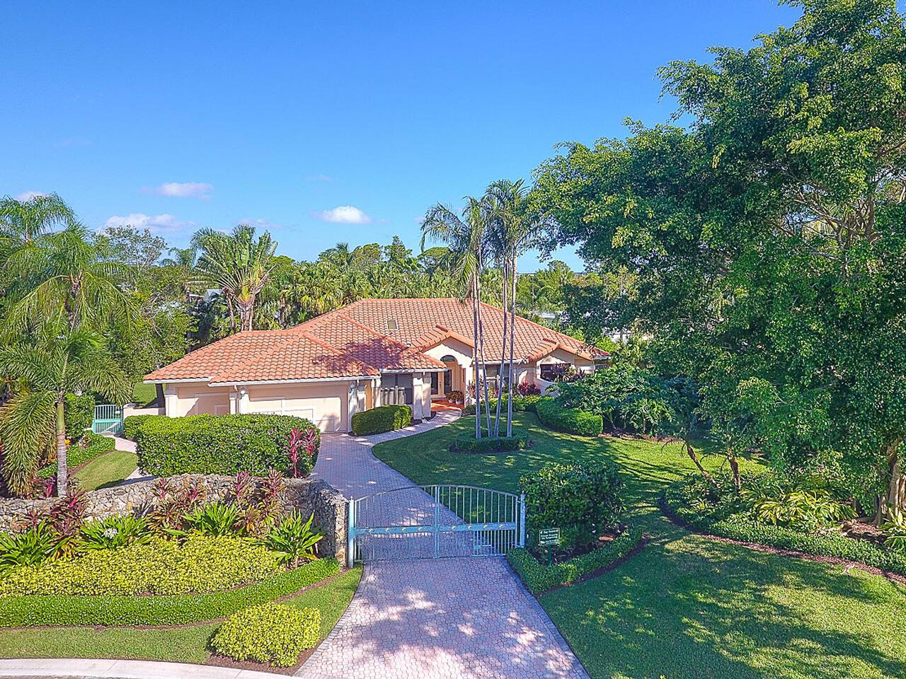 511 SW Bay Pointe Circle