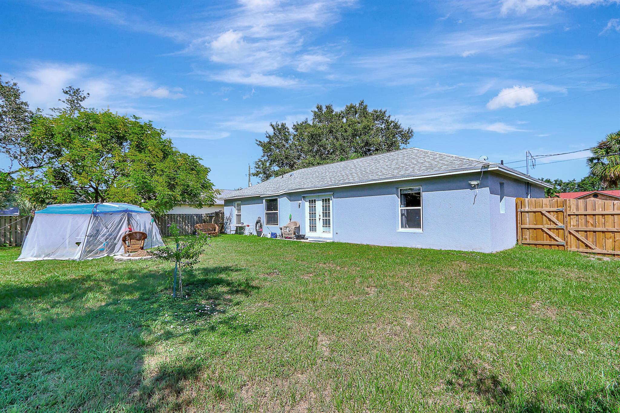 2326 SW Woodridge Street