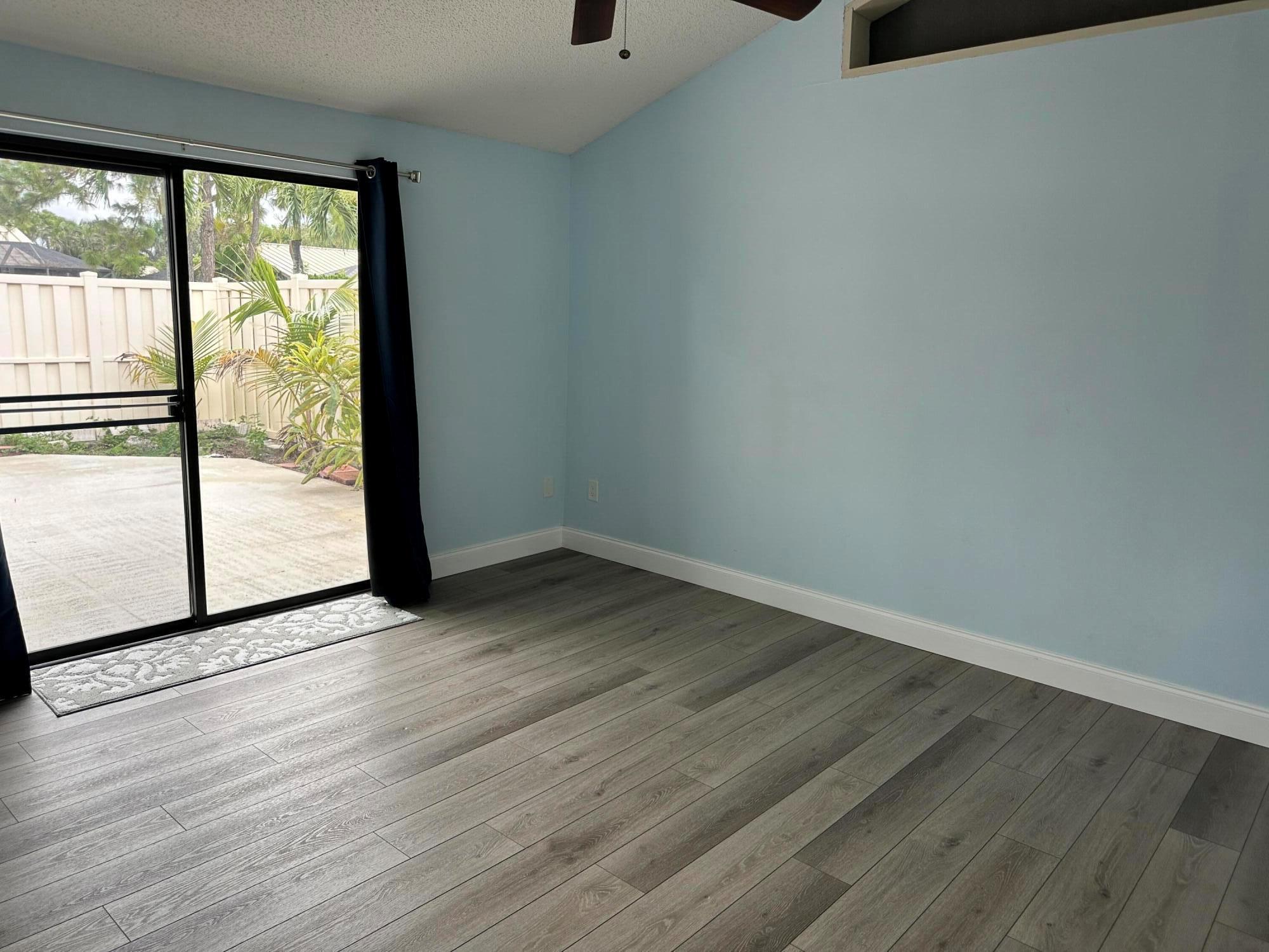 5592 Golden Eagle Circle
