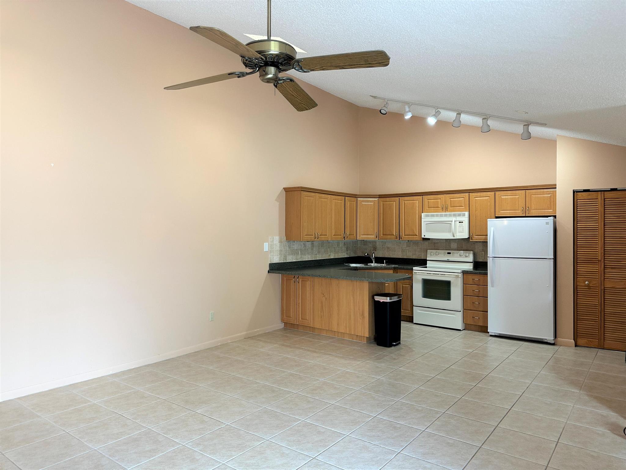 5592 Golden Eagle Circle