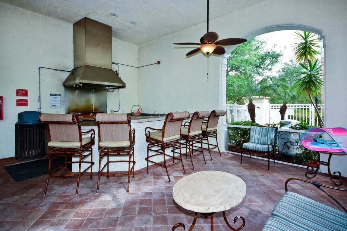7203 Myrtlewood Circle W