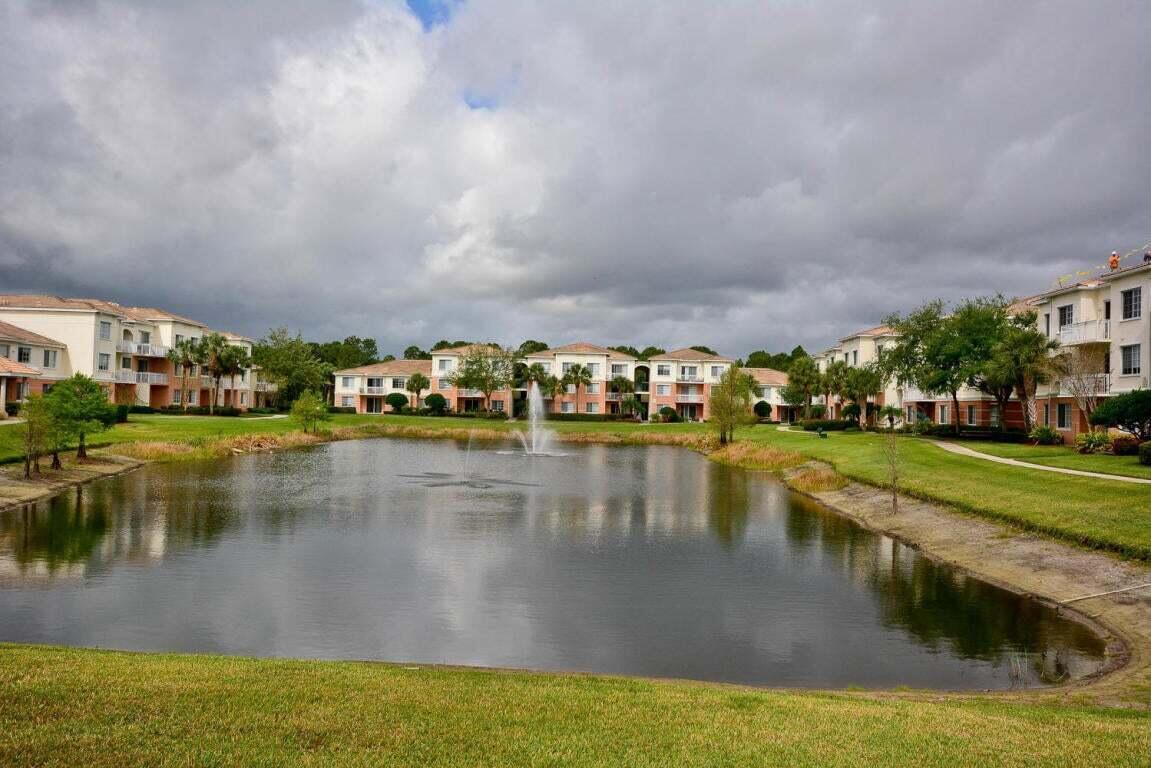 7203 Myrtlewood Circle W