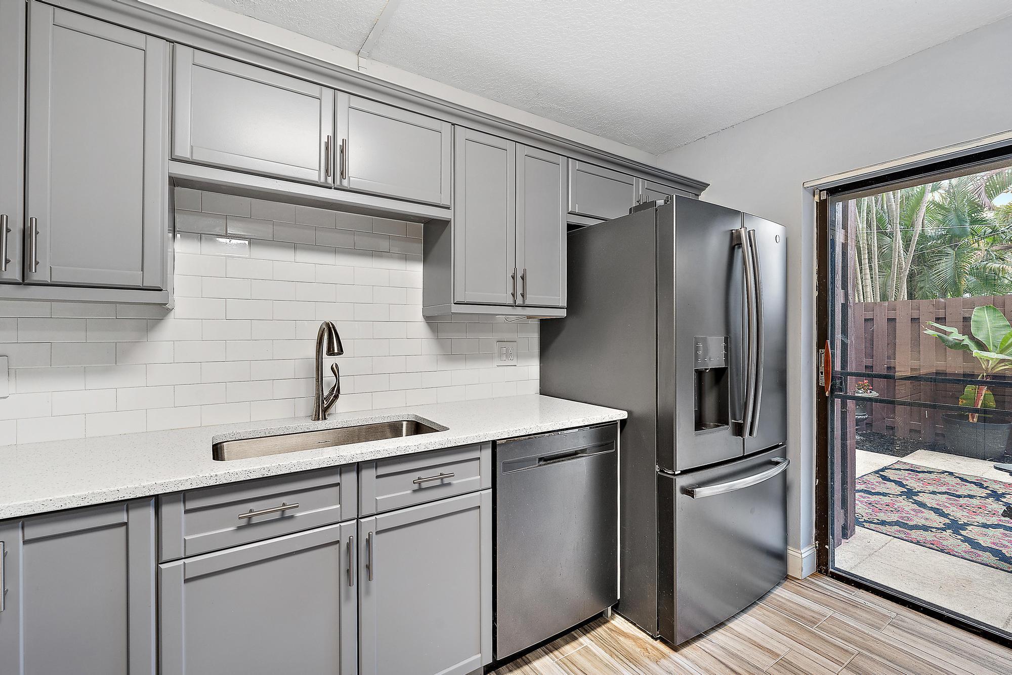 825 Center Street 1b