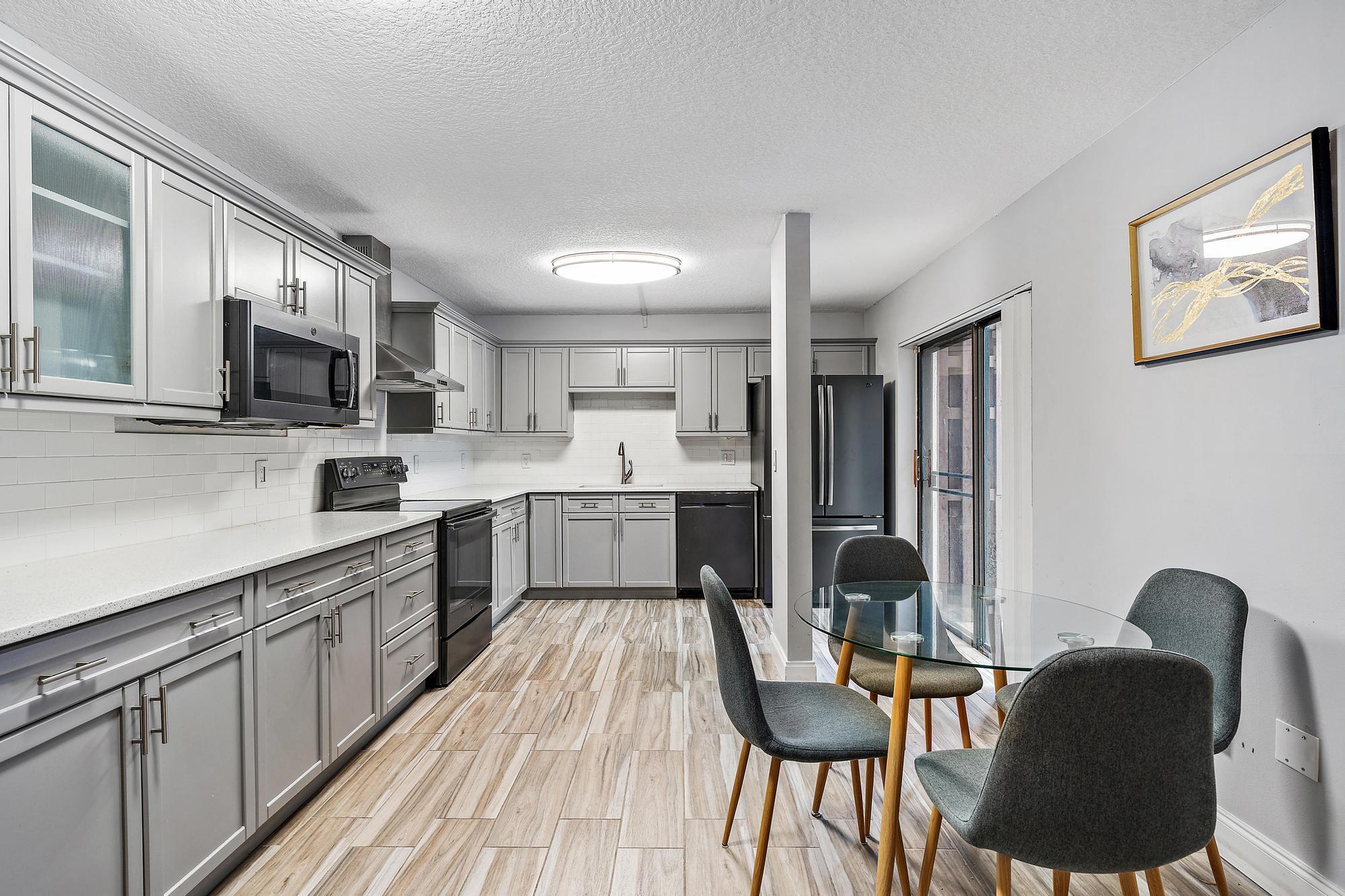 825 Center Street 1b