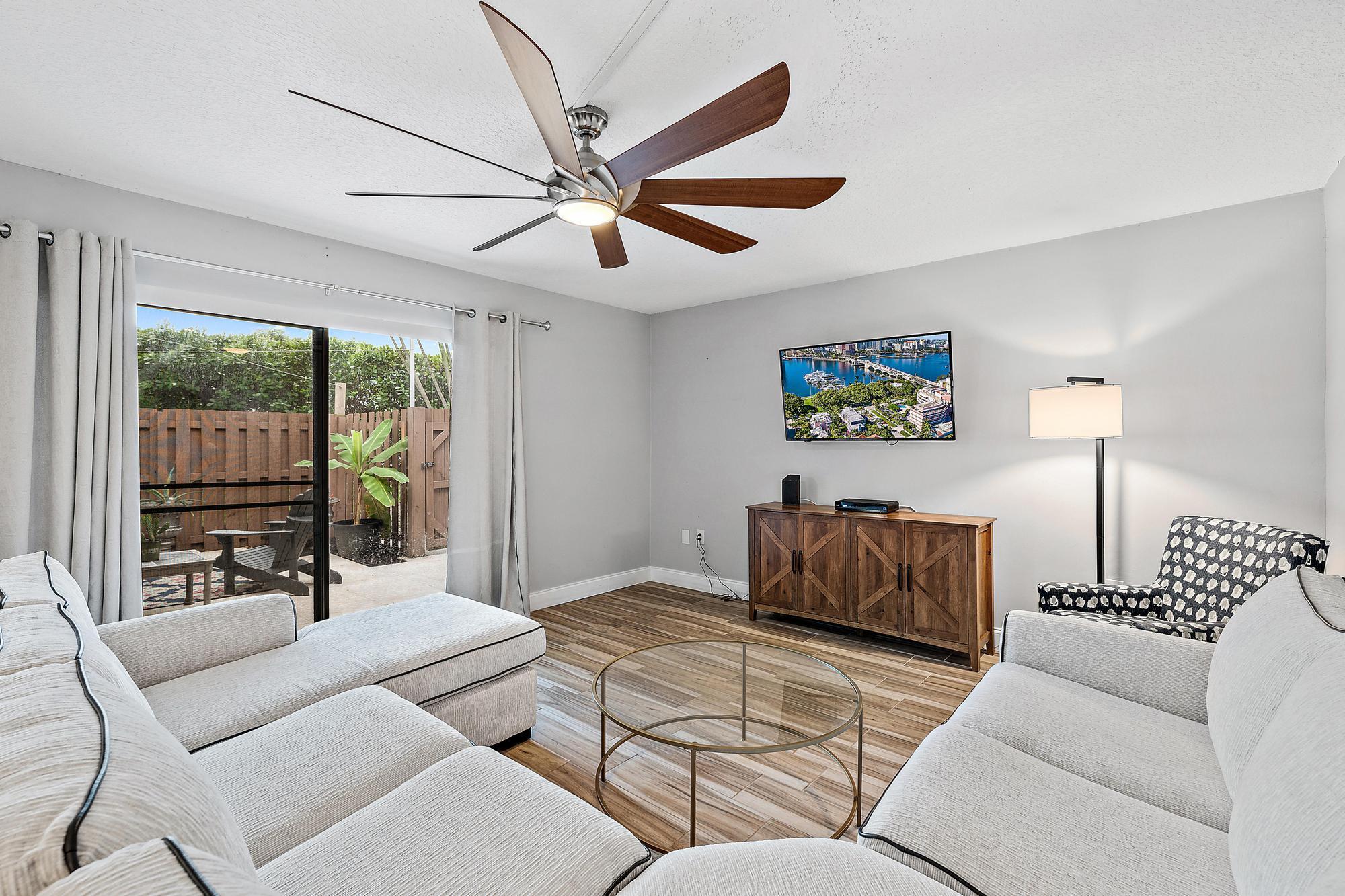 825 Center Street 1b