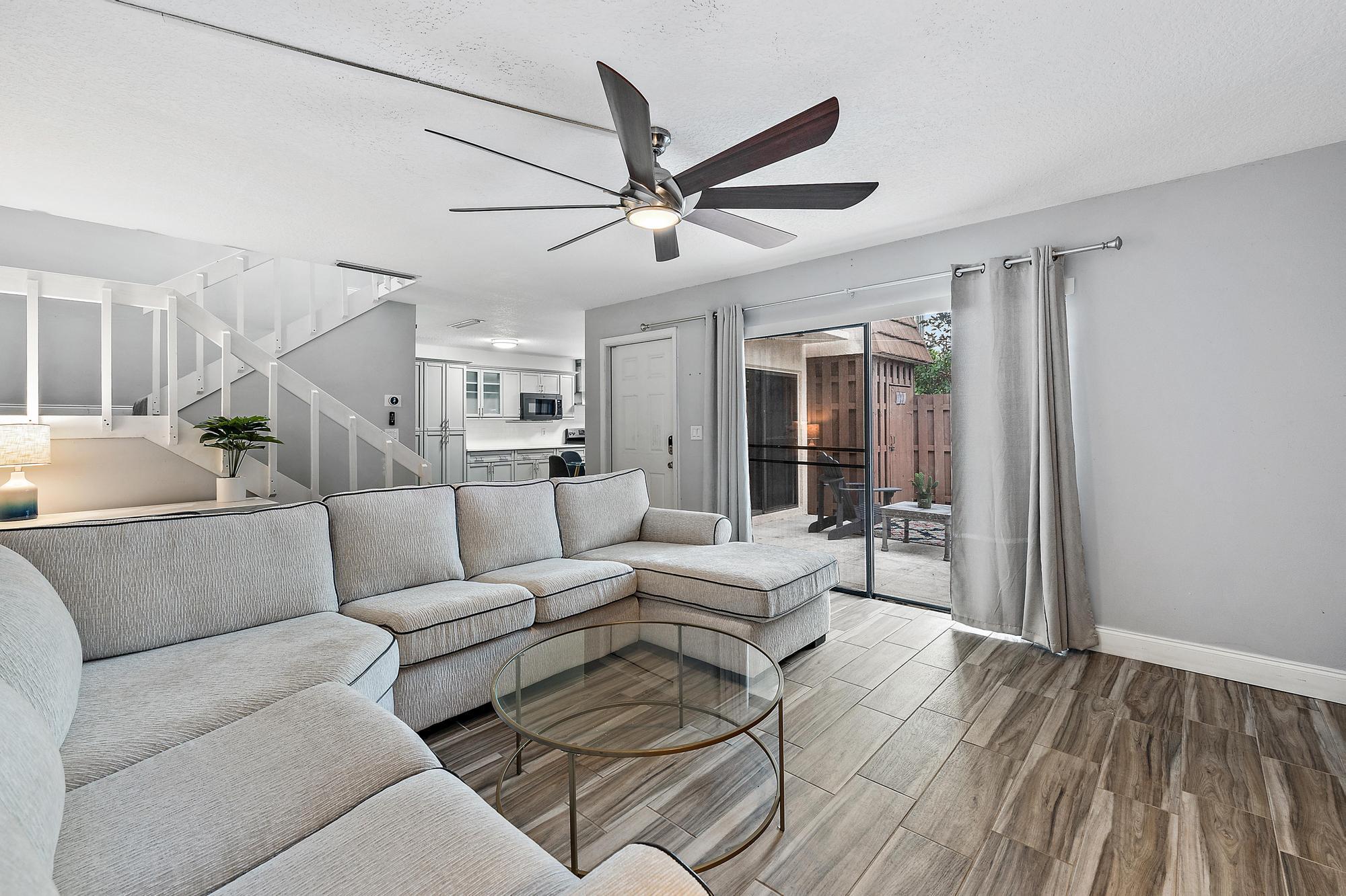 825 Center Street 1b