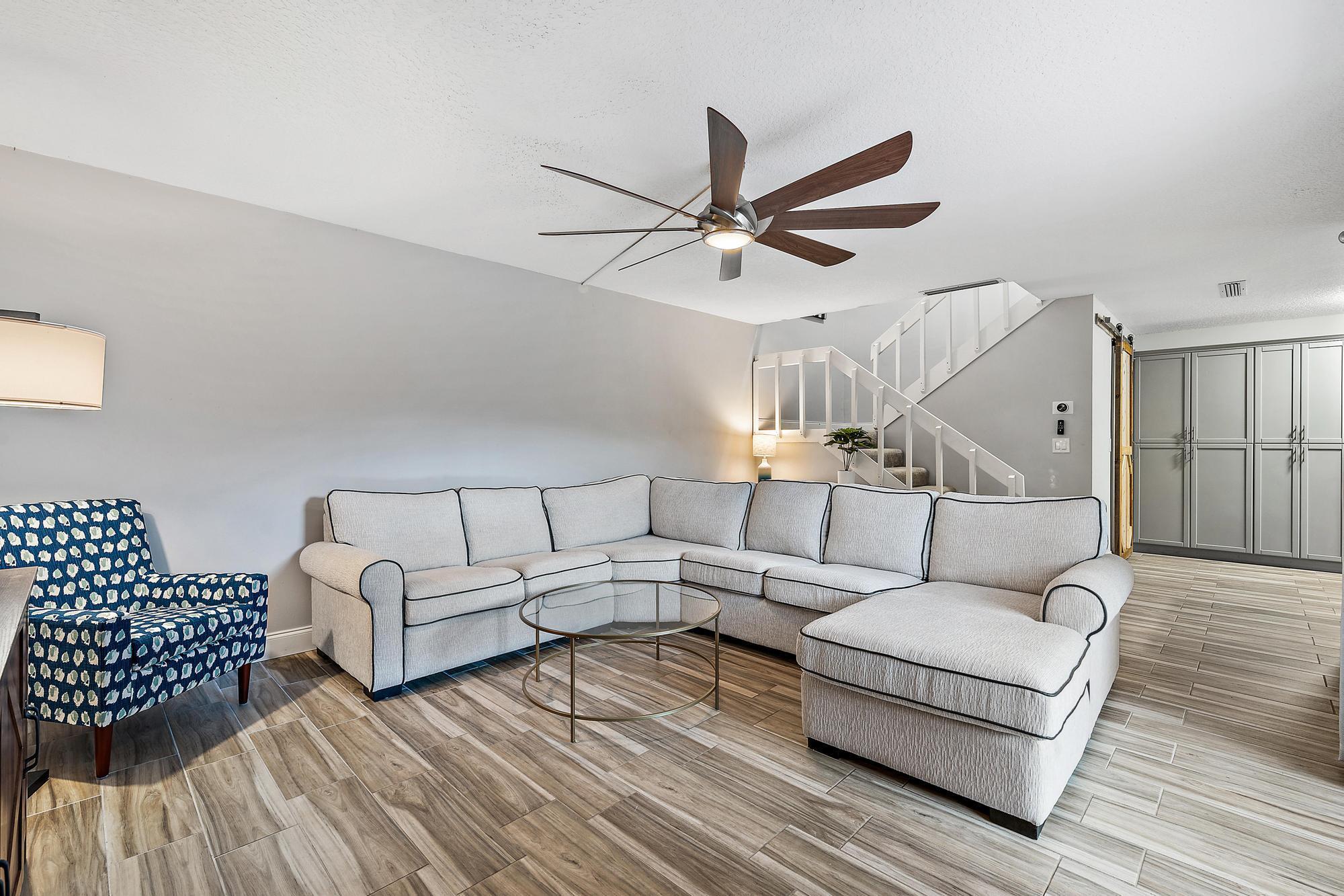 825 Center Street 1b