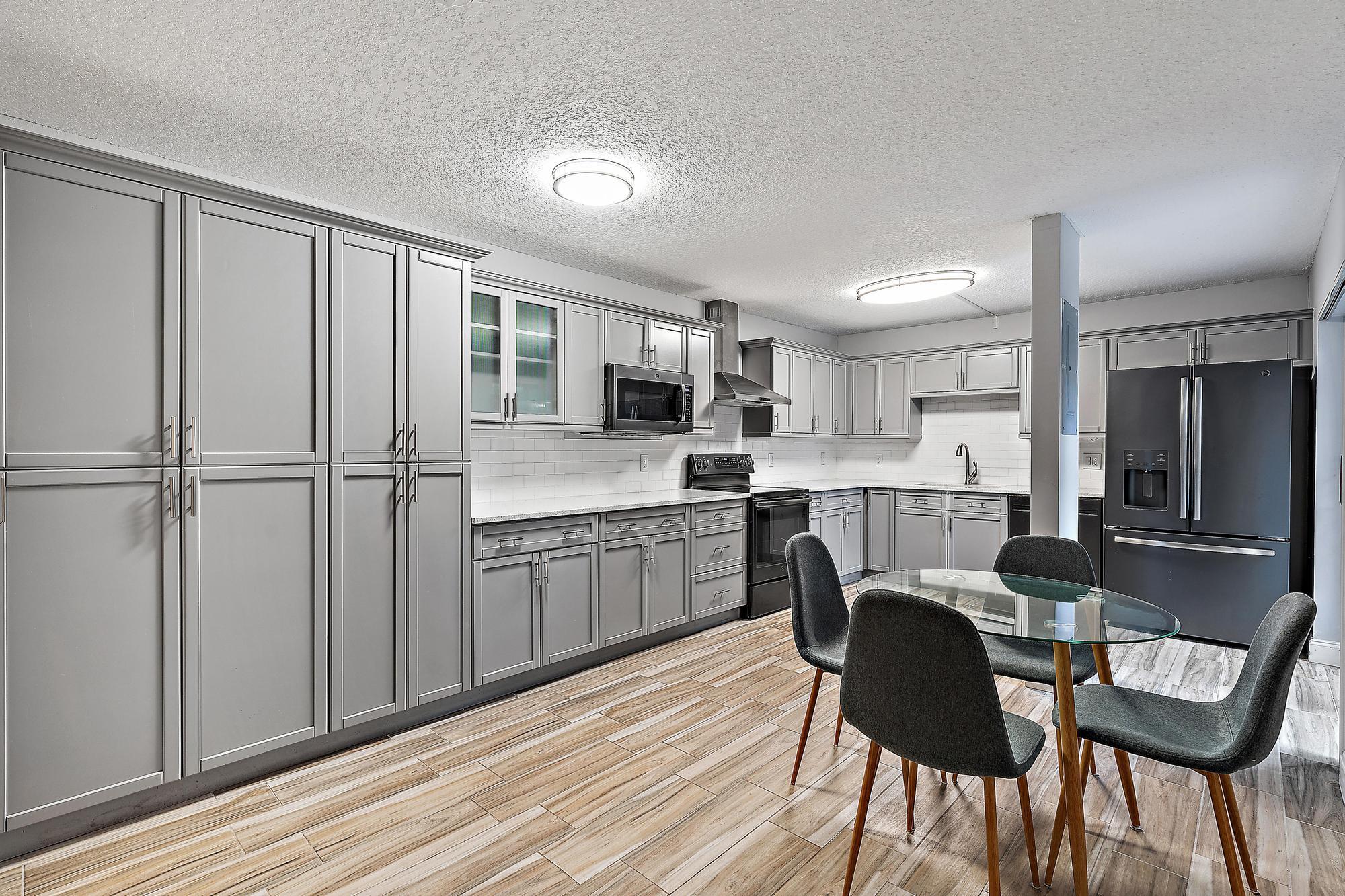 825 Center Street 1b