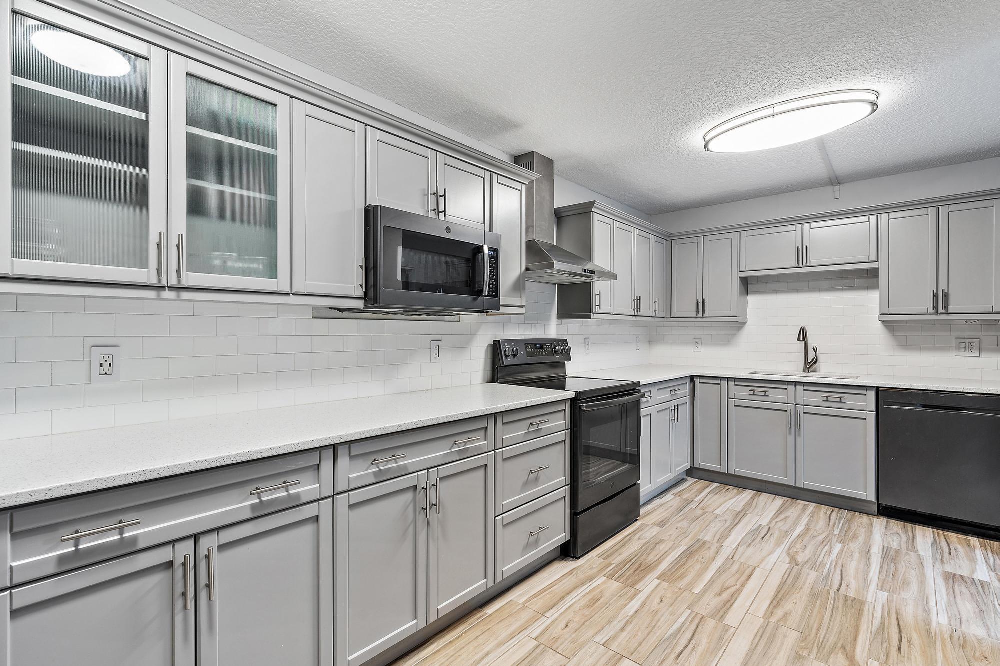 825 Center Street 1b