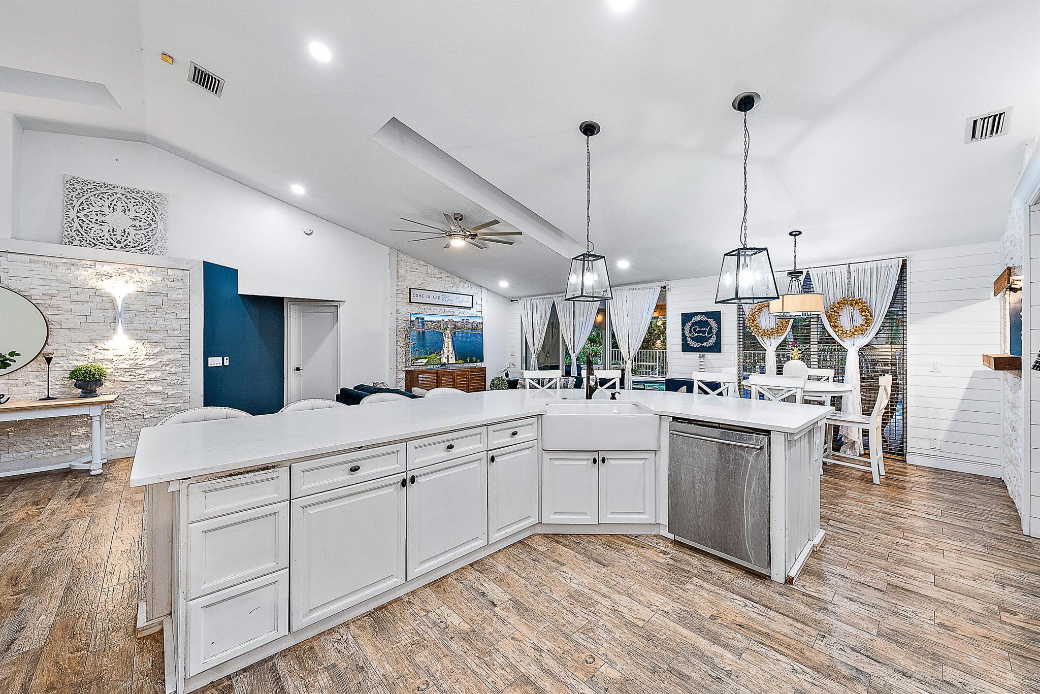 122 Van Gogh Way