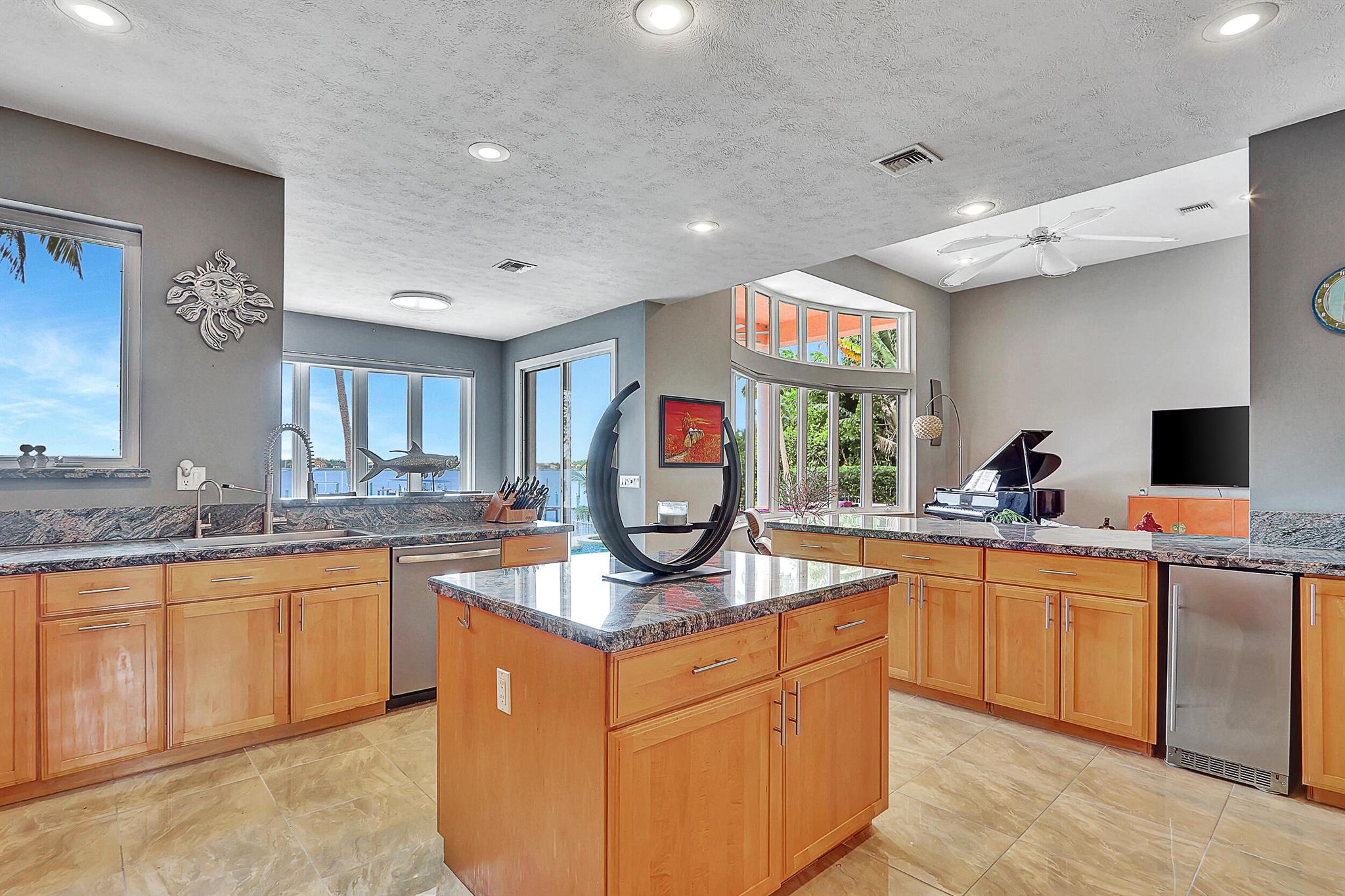900 SW Saint Lucie Crescent