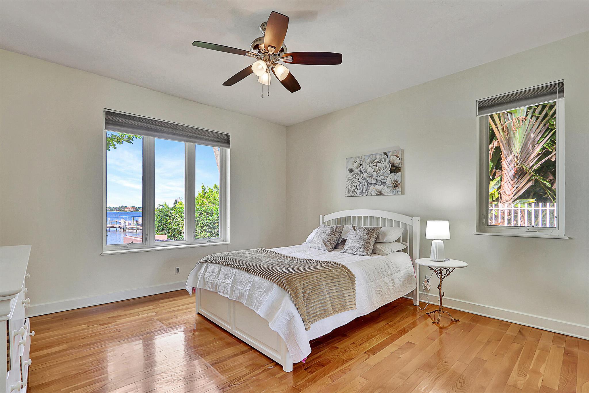 900 SW Saint Lucie Crescent