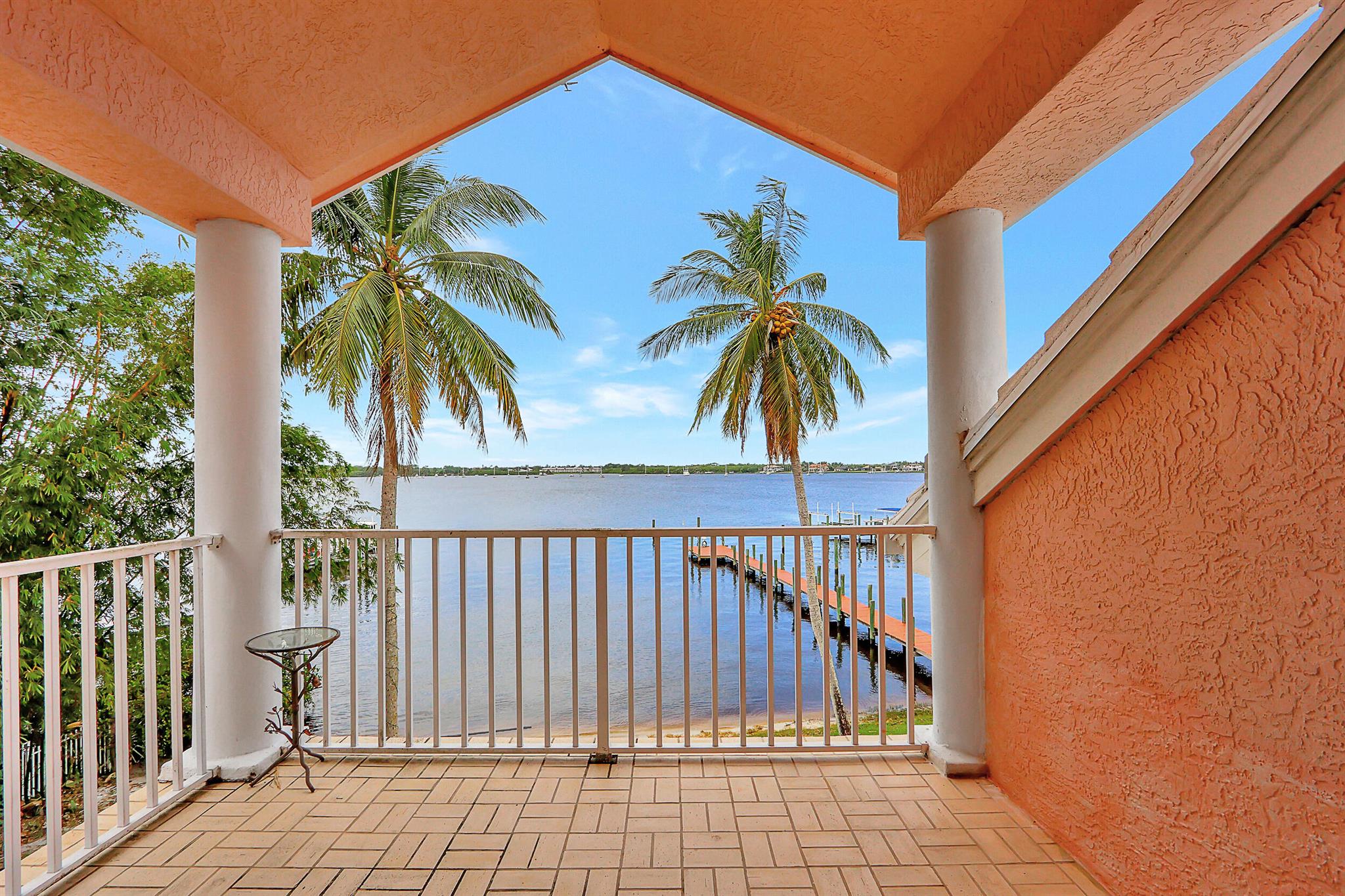 900 SW Saint Lucie Crescent