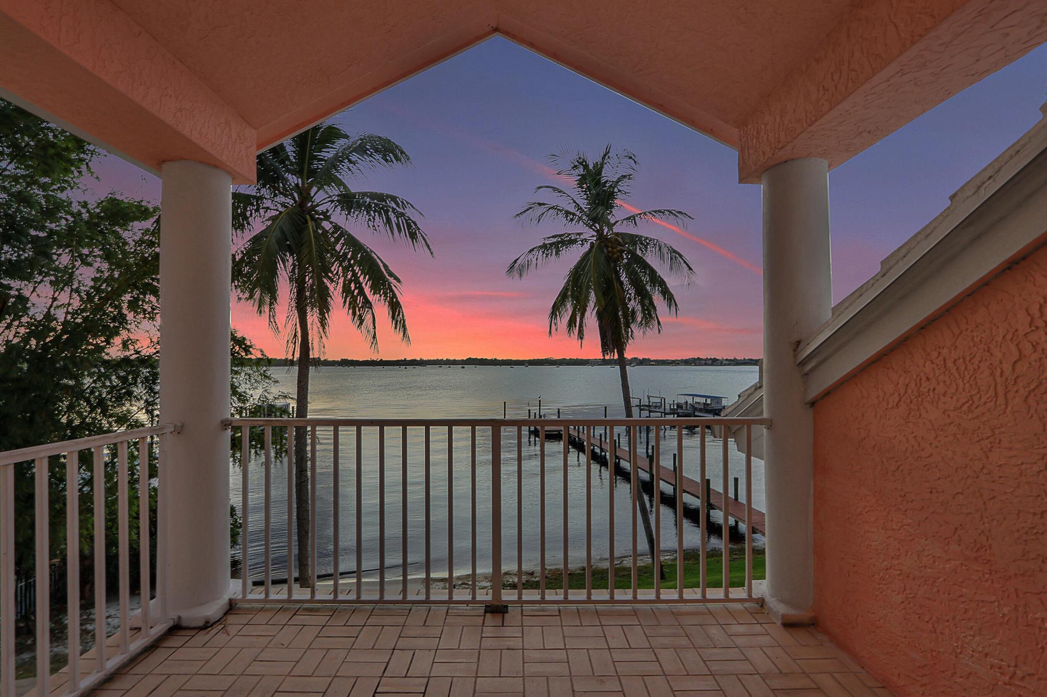 900 SW Saint Lucie Crescent