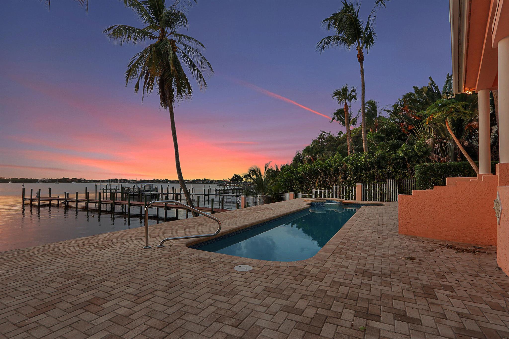 900 SW Saint Lucie Crescent