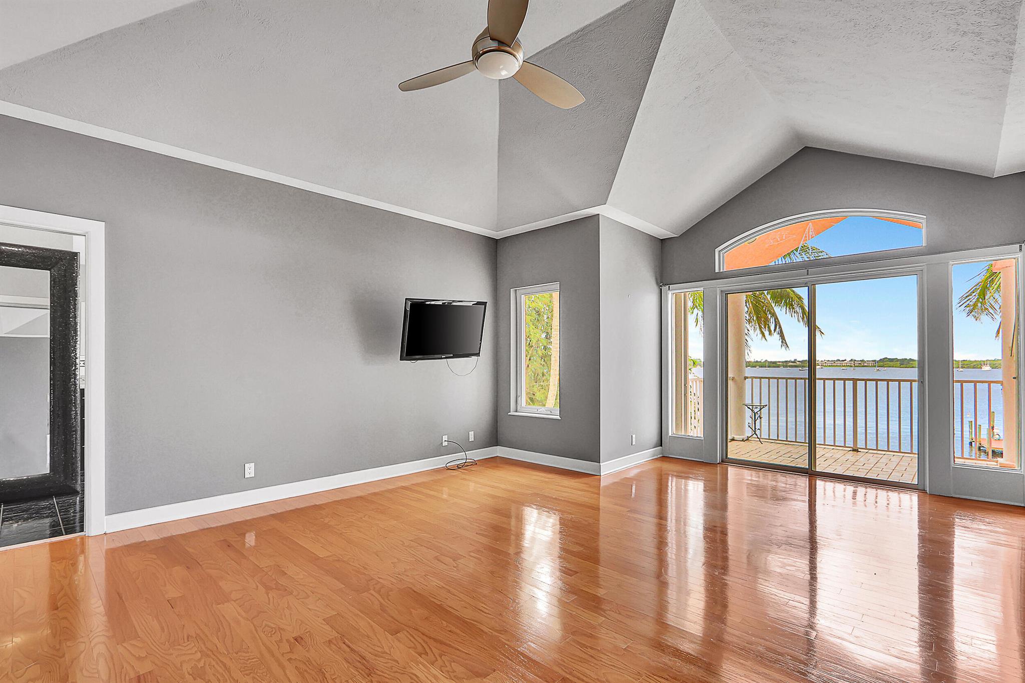 900 SW Saint Lucie Crescent