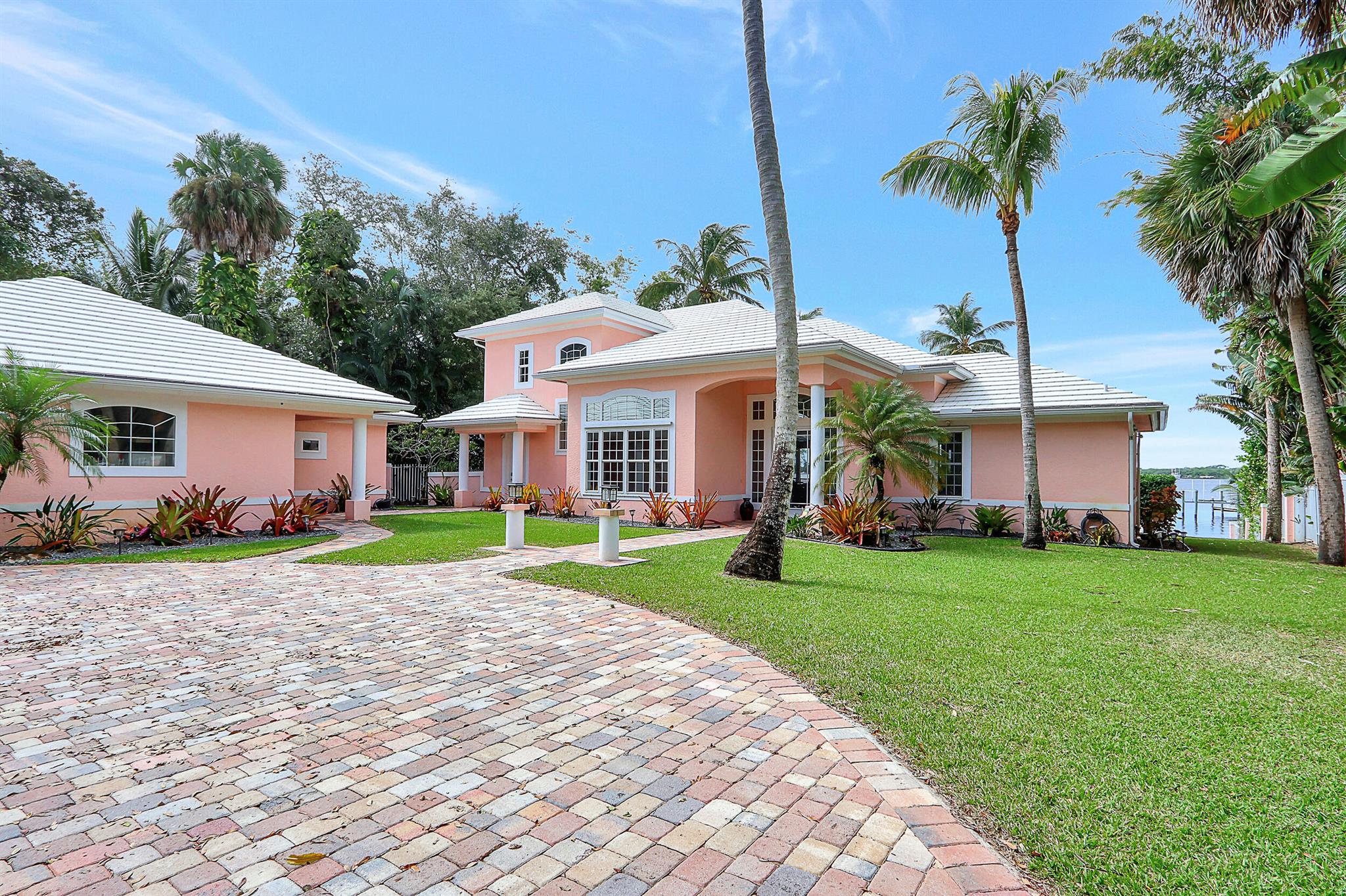 900 SW Saint Lucie Crescent