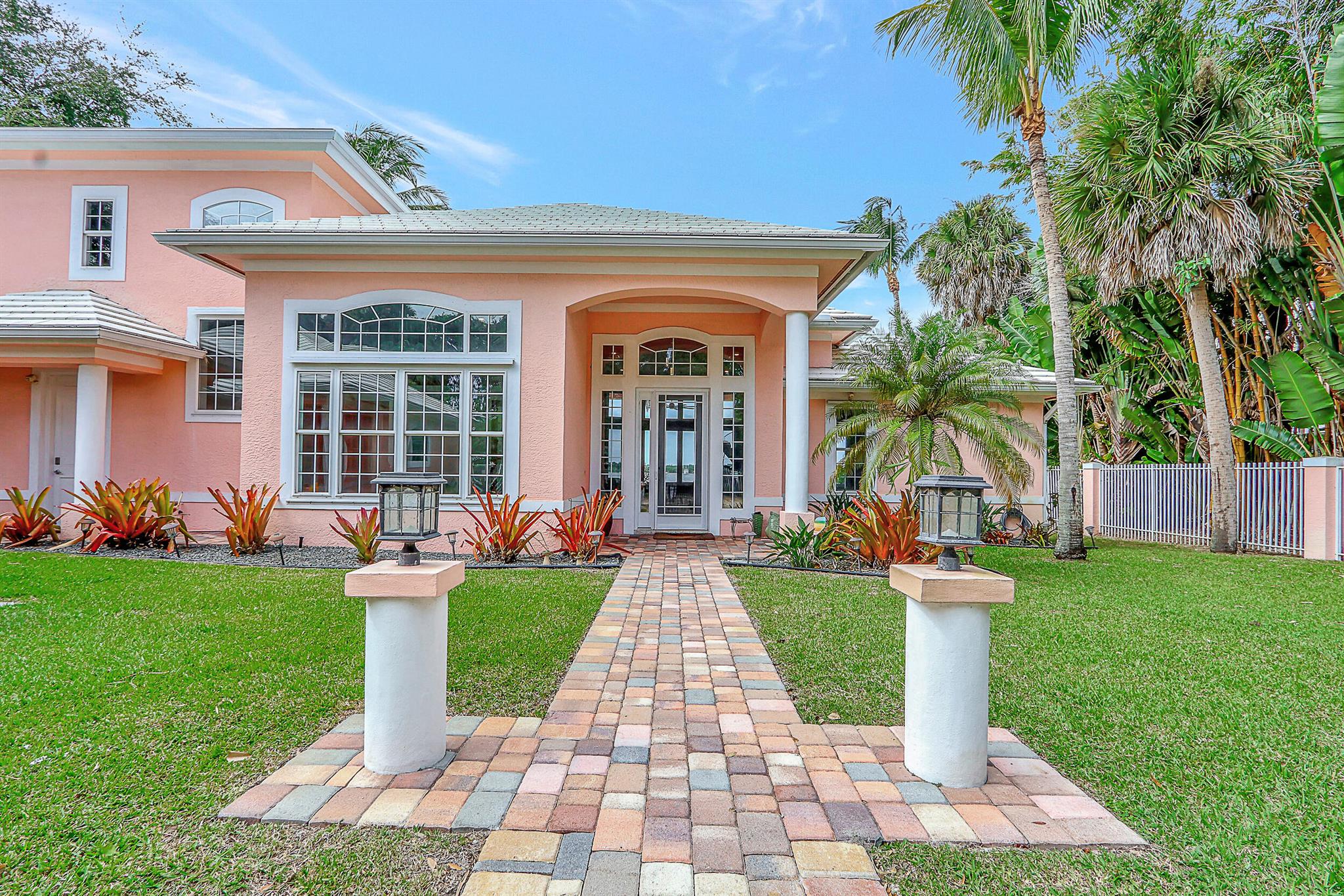 900 SW Saint Lucie Crescent