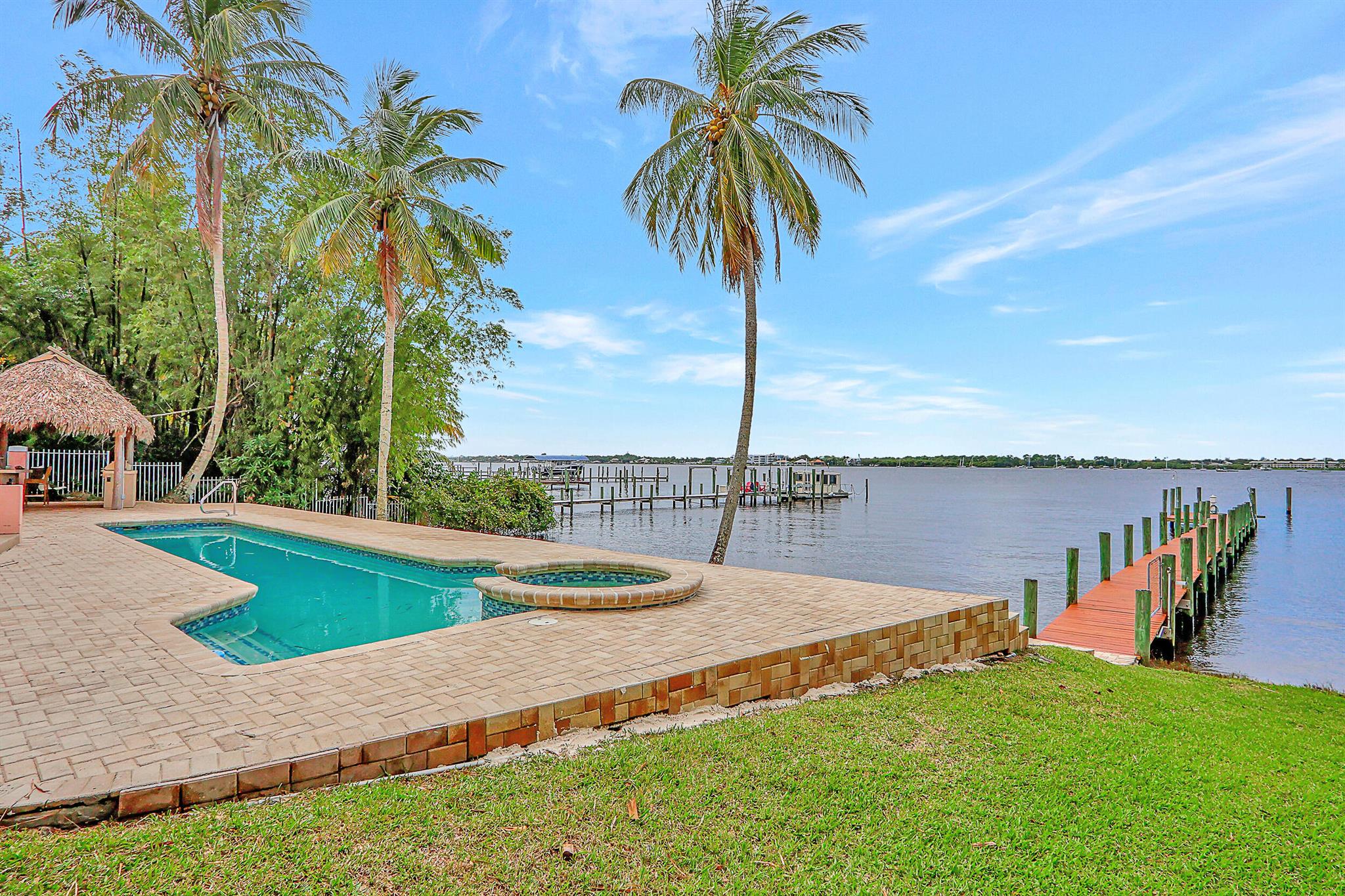 900 SW Saint Lucie Crescent