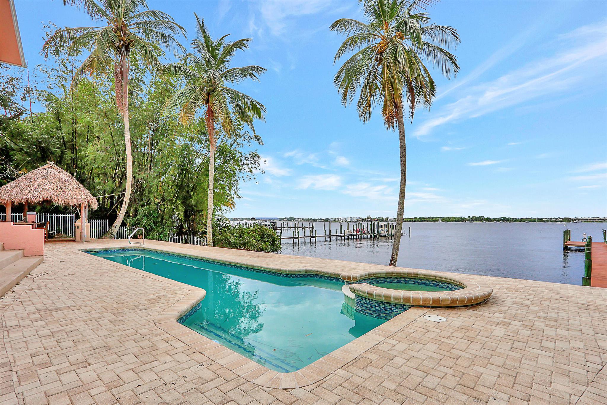 900 SW Saint Lucie Crescent