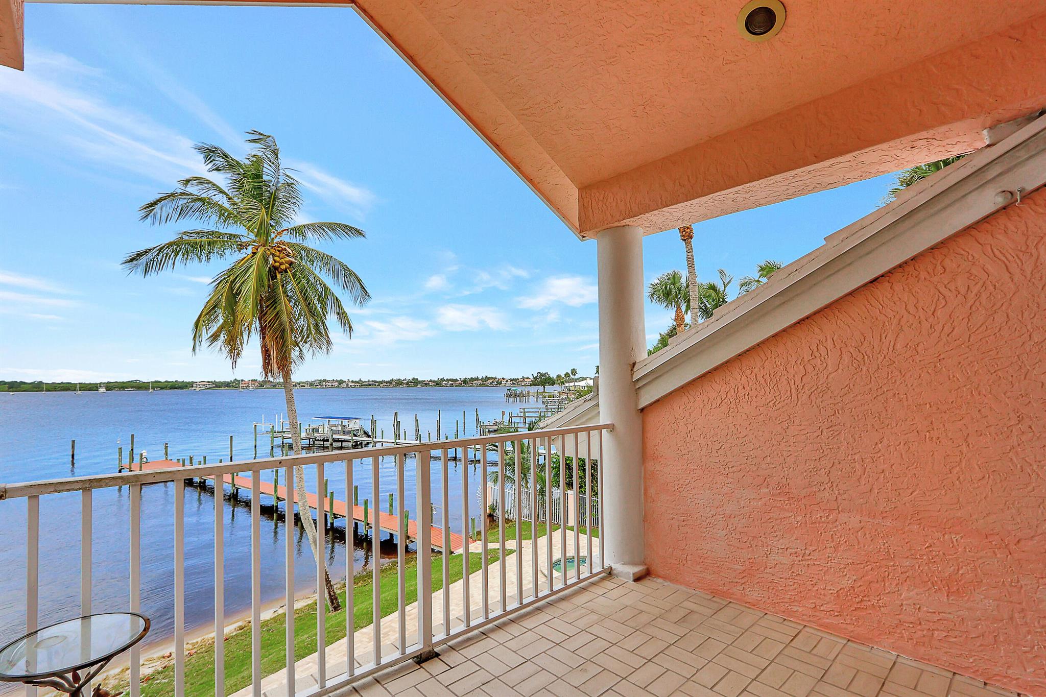 900 SW Saint Lucie Crescent