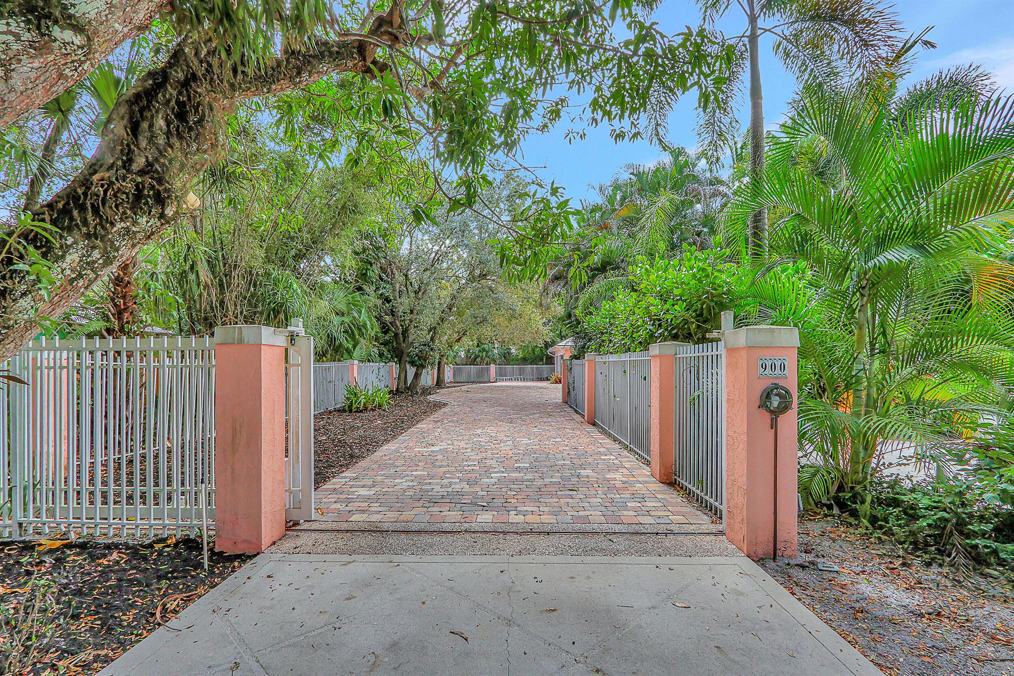 900 SW Saint Lucie Crescent