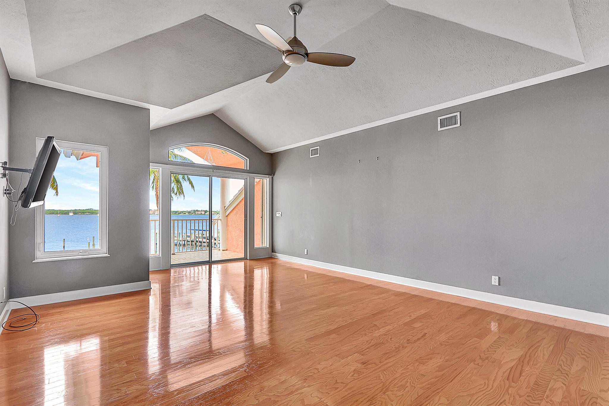 900 SW Saint Lucie Crescent