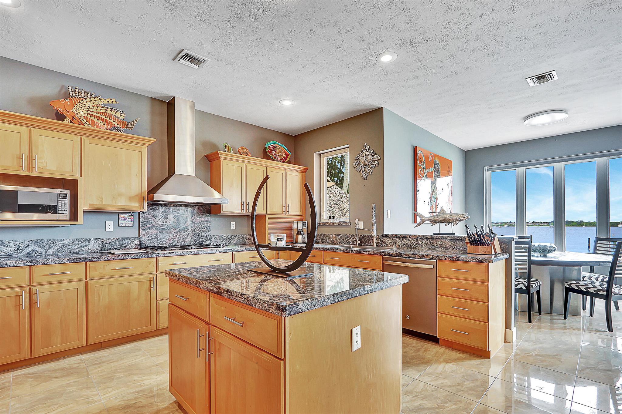 900 SW Saint Lucie Crescent