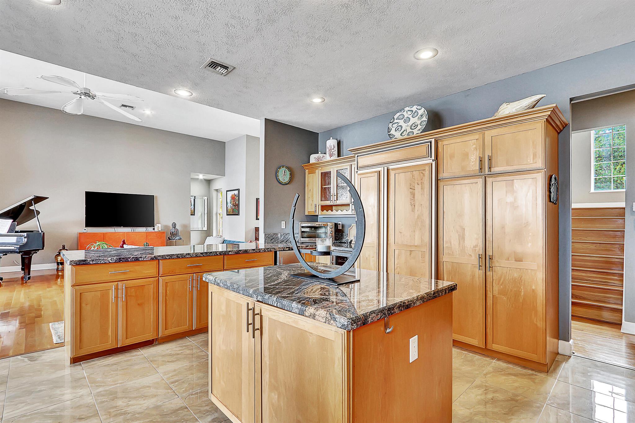 900 SW Saint Lucie Crescent