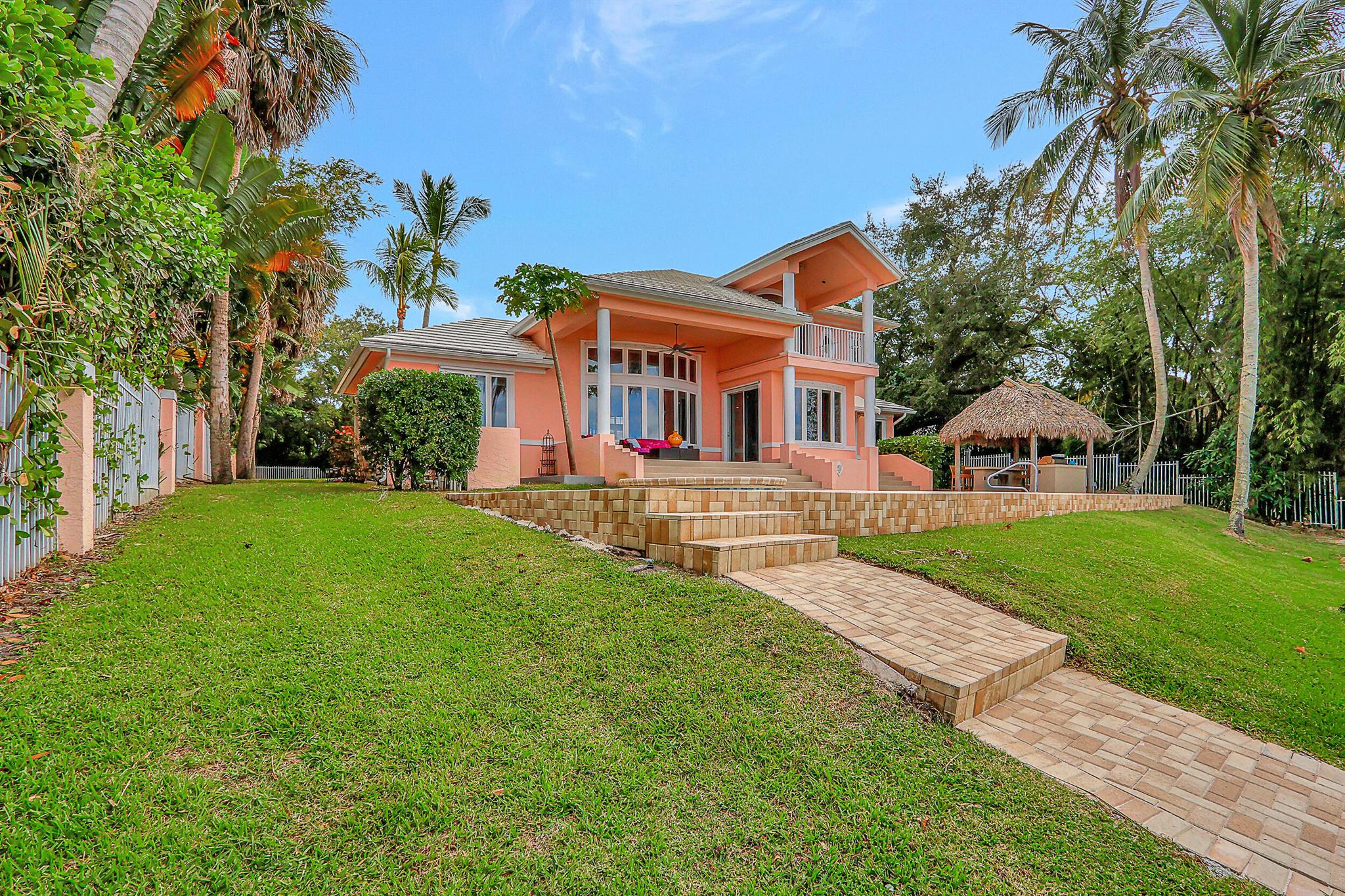 900 SW Saint Lucie Crescent