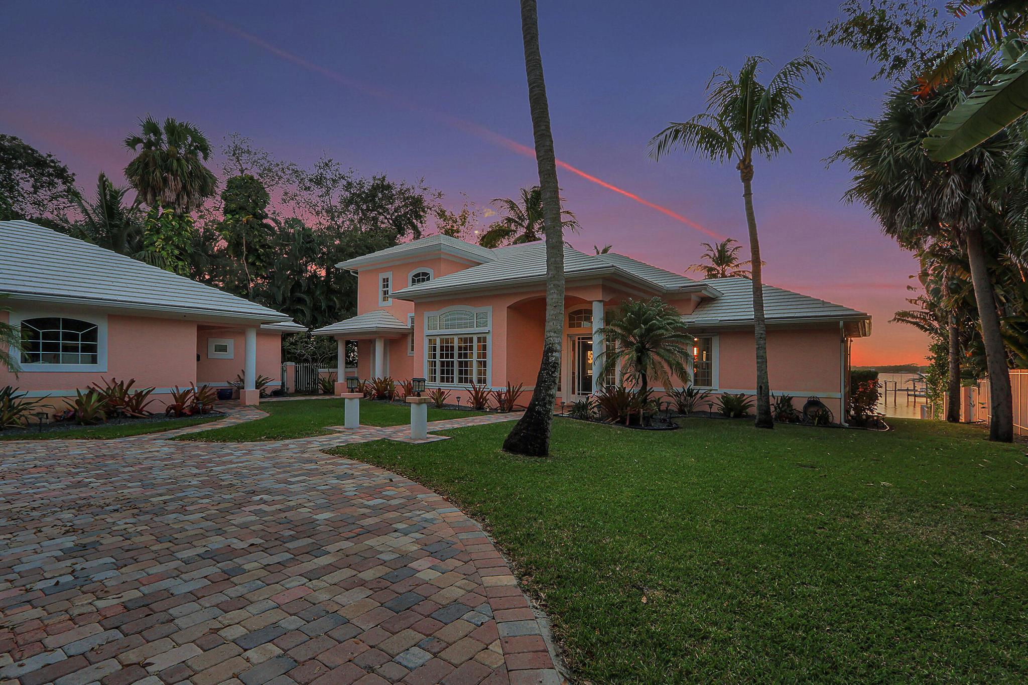 900 SW Saint Lucie Crescent