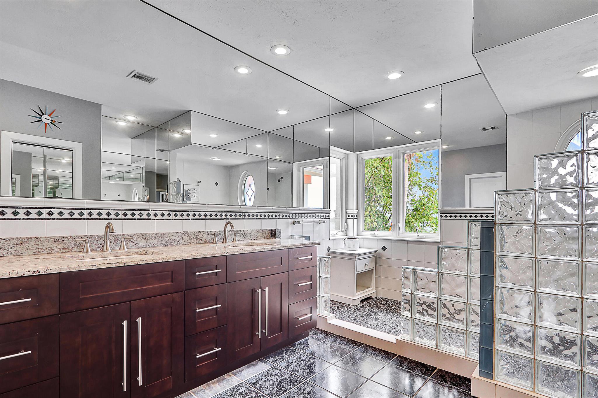 900 SW Saint Lucie Crescent