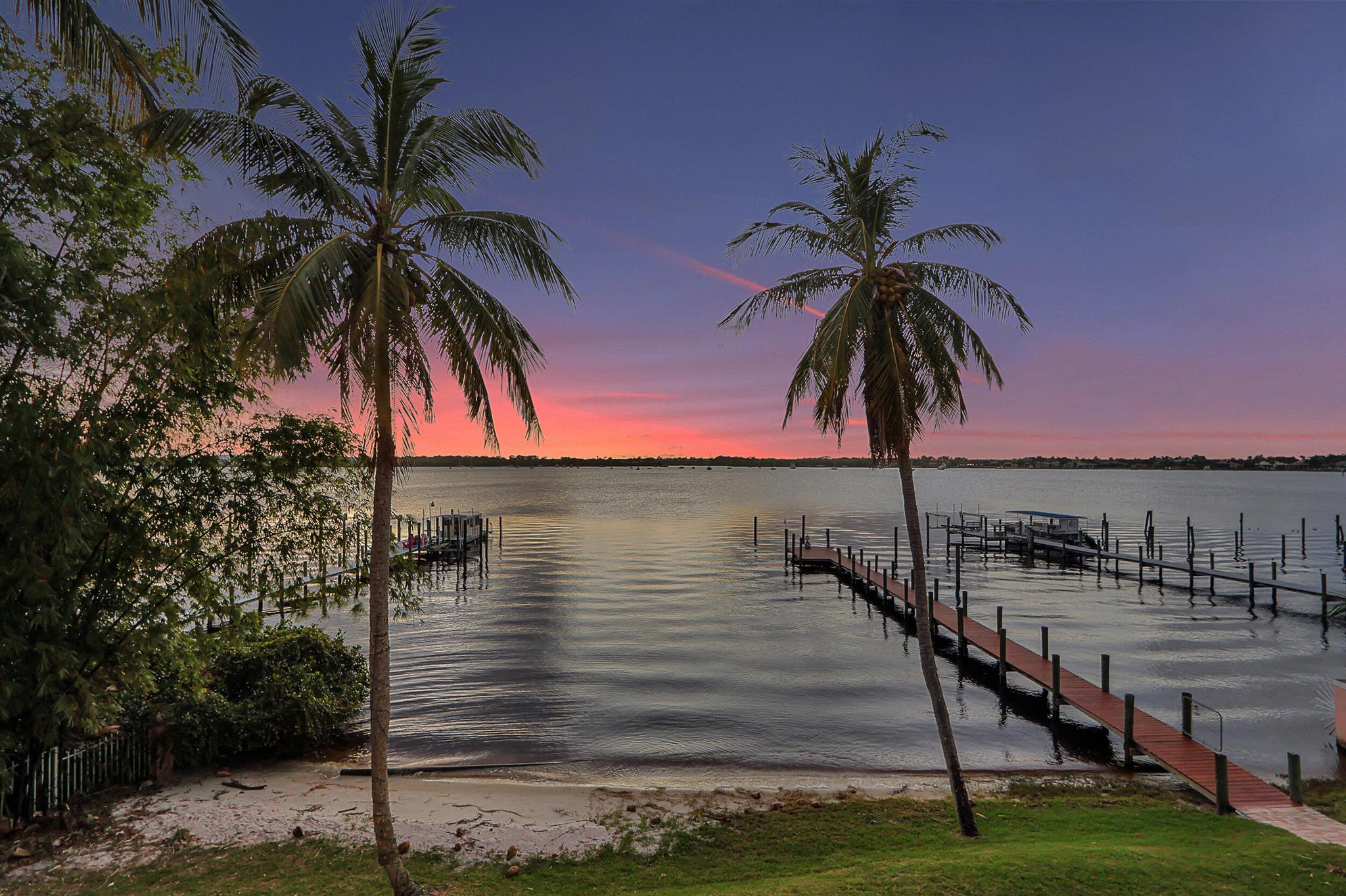 900 SW Saint Lucie Crescent