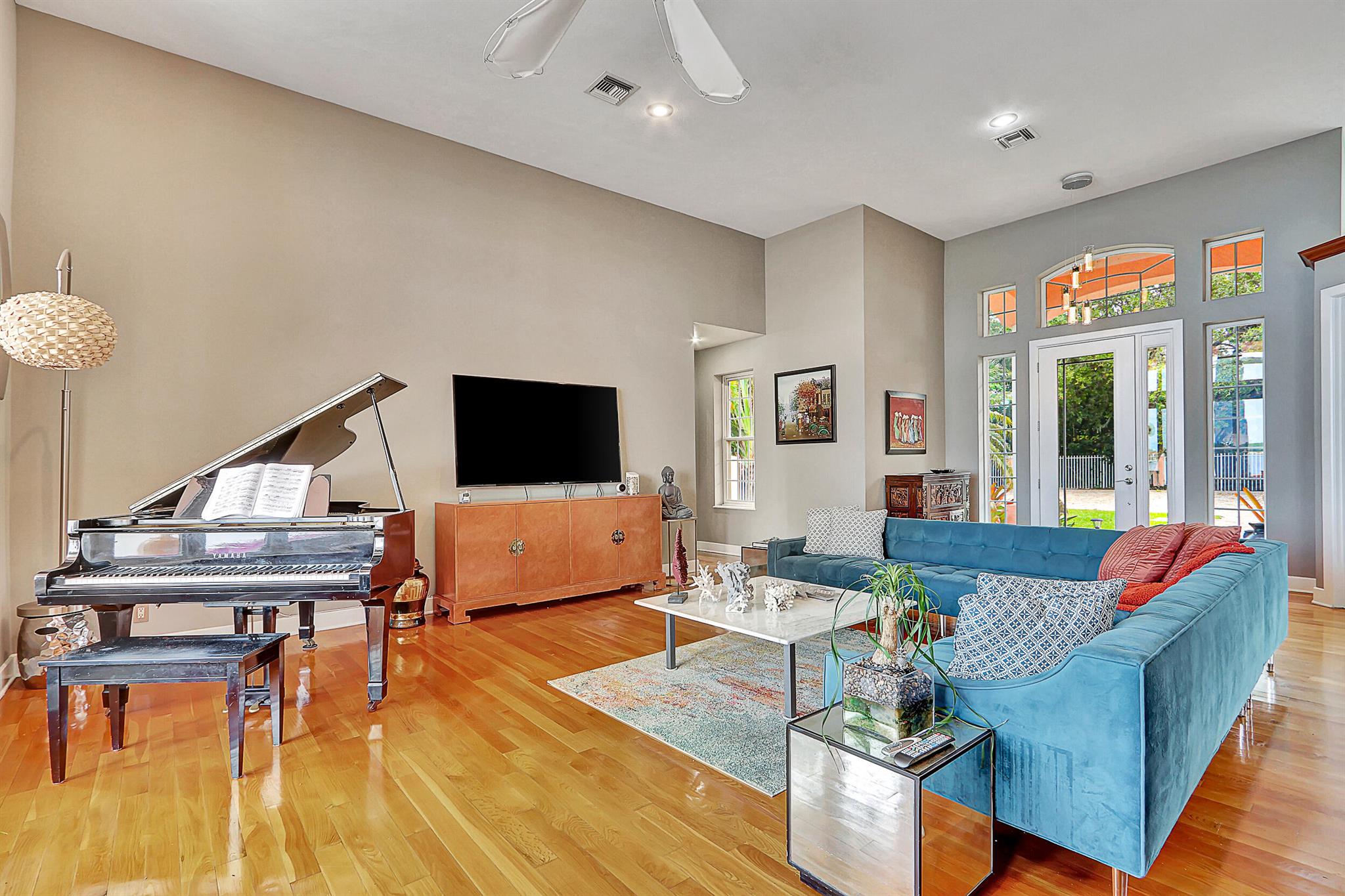 900 SW Saint Lucie Crescent