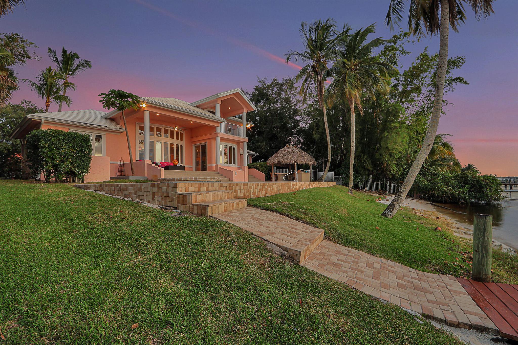 900 SW Saint Lucie Crescent