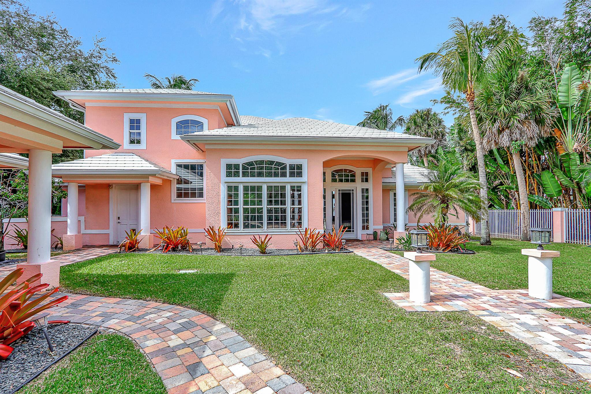 900 SW Saint Lucie Crescent