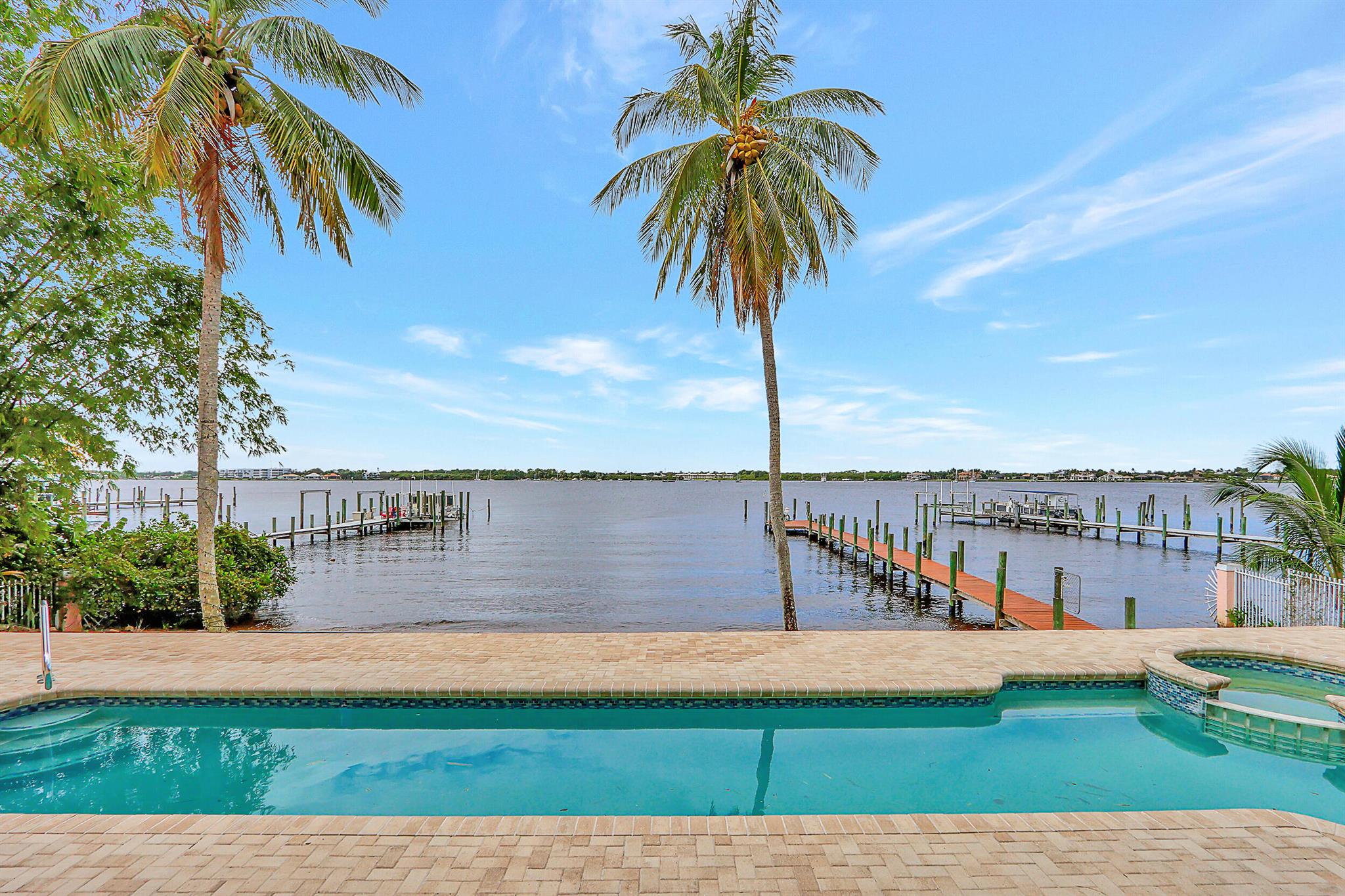 900 SW Saint Lucie Crescent